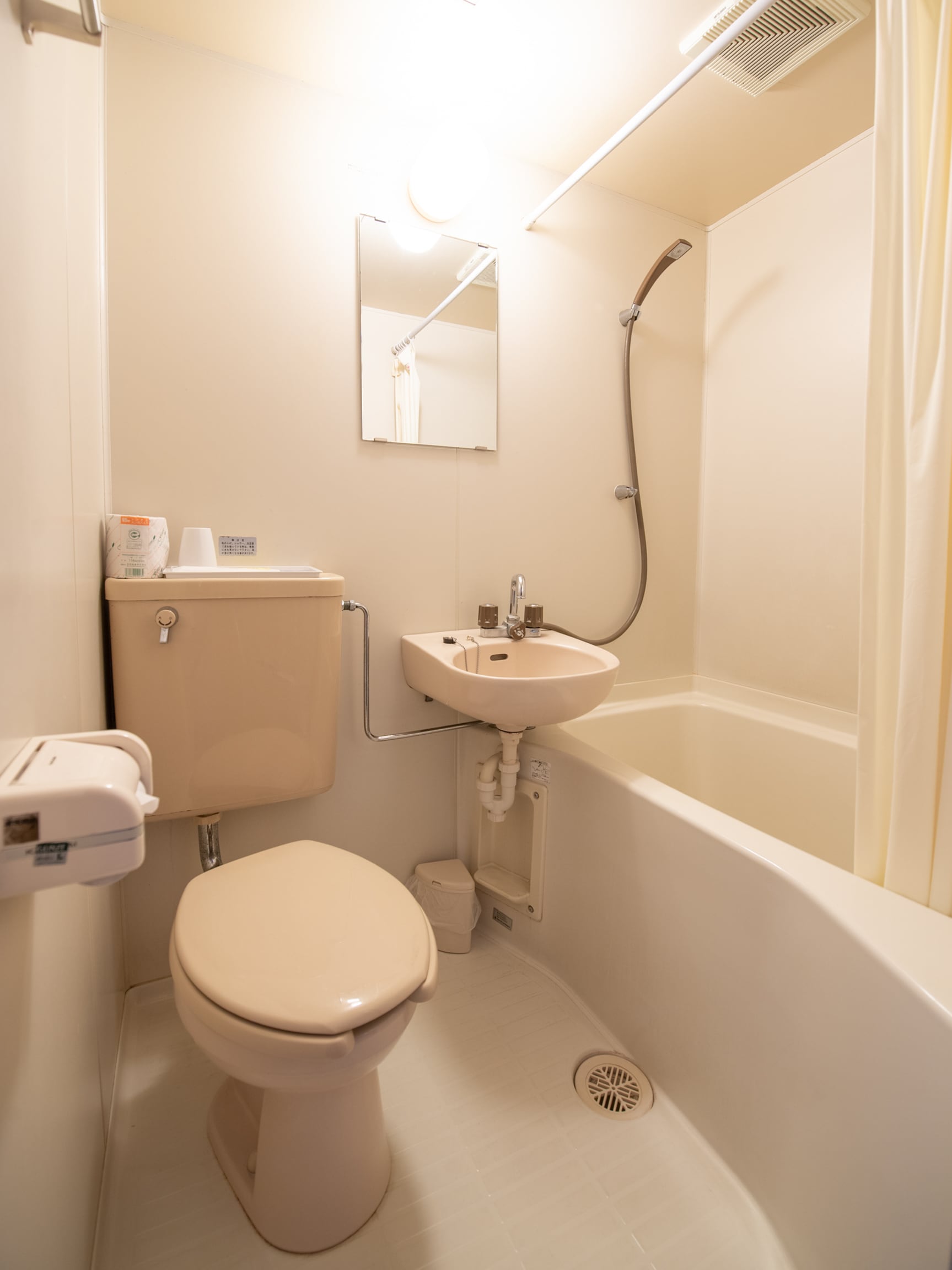 Single room bath / toilet