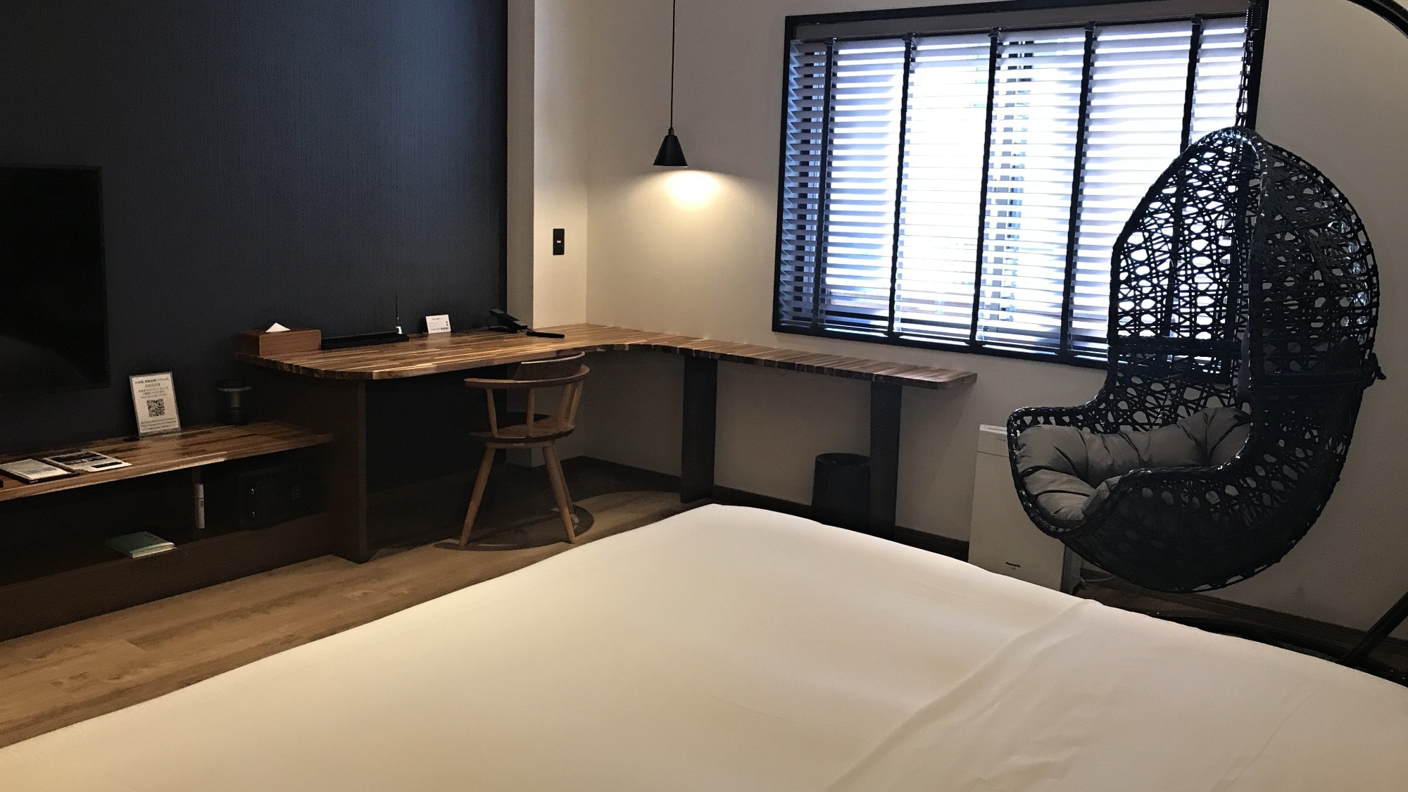 ◆ Double room / Relax in a hanging chair that sways (an example of a guest room)