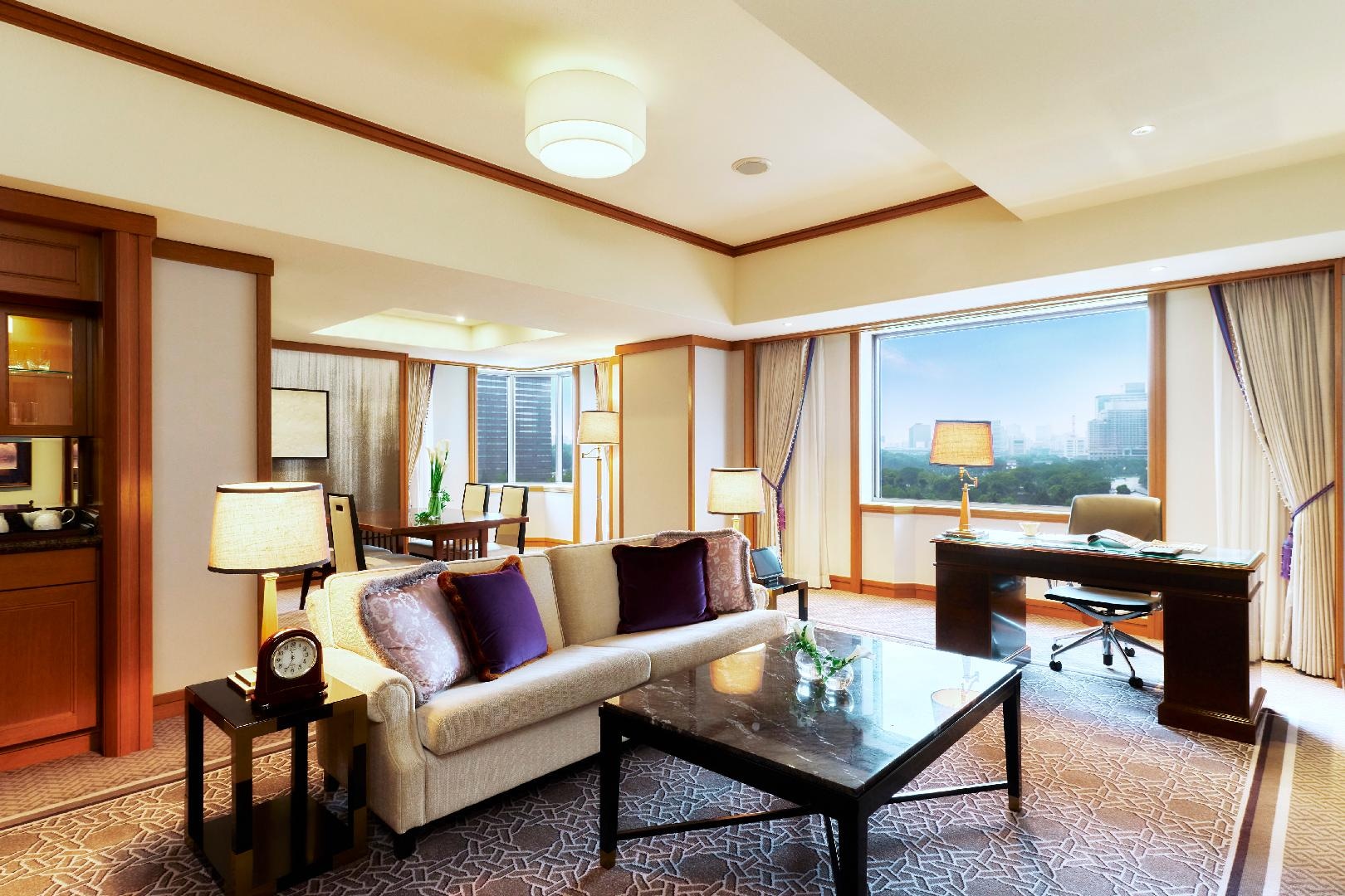 [Main Building Regular Floor] Park View Corner Suite Living_Lunch_1001