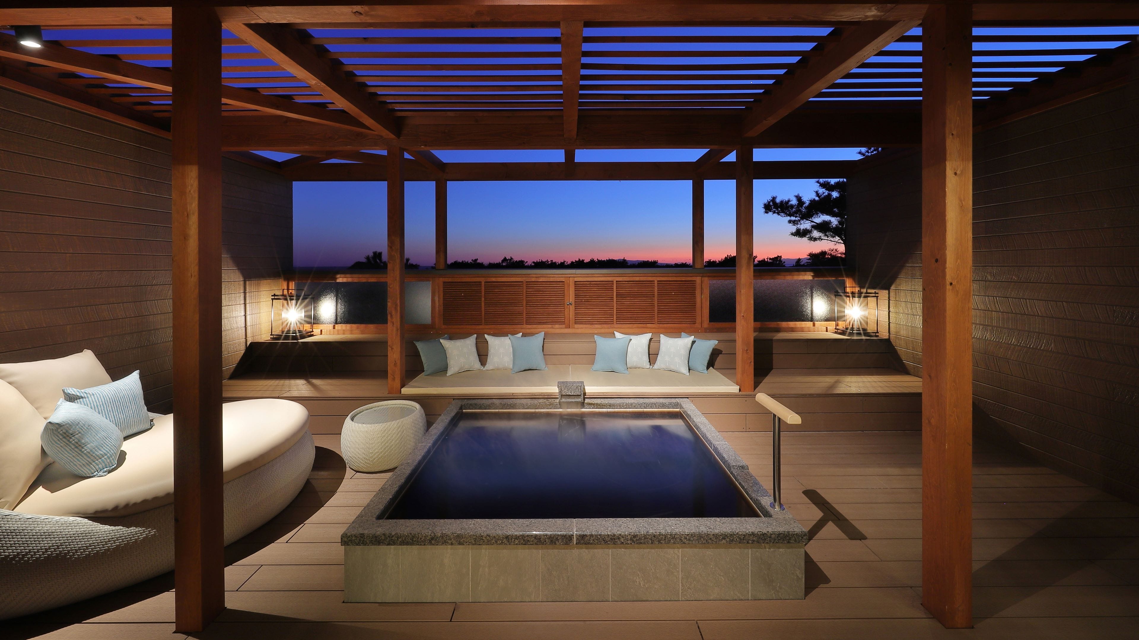 Premium garden with open-air hot spring bath