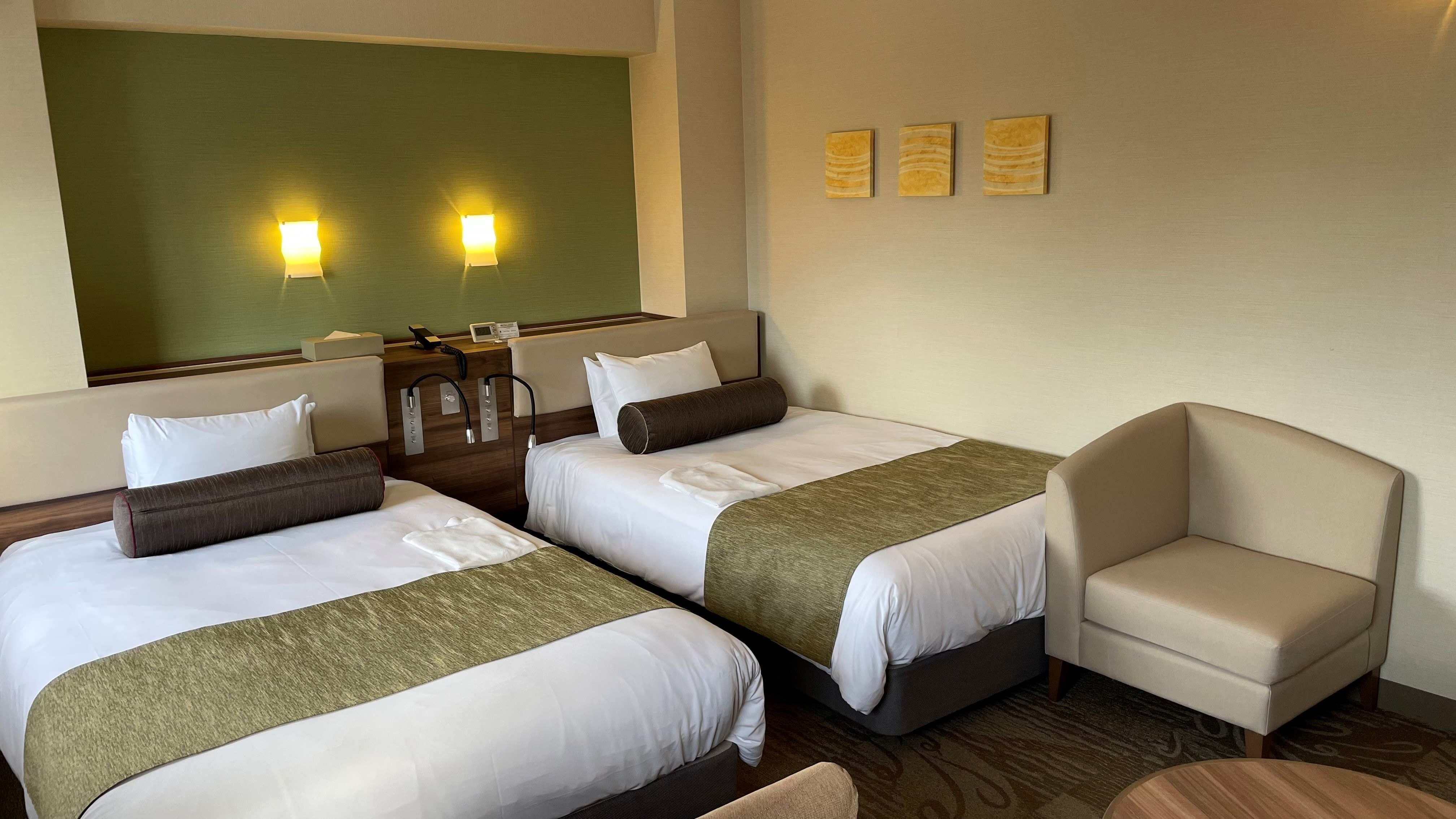 【EX豪华双床房】床宽120厘米 ◇ 30平方米 ◇ 顶楼 ◇ 独立浴室和卫生间 ◇ 茶几