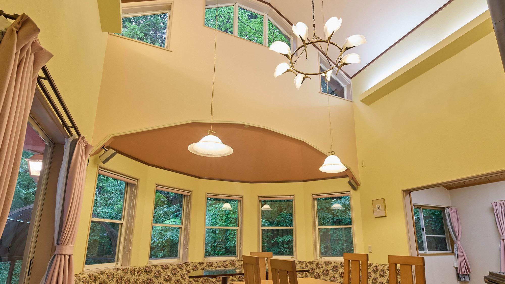 ・[Excel] The open-ceiling living room is bright and spacious
