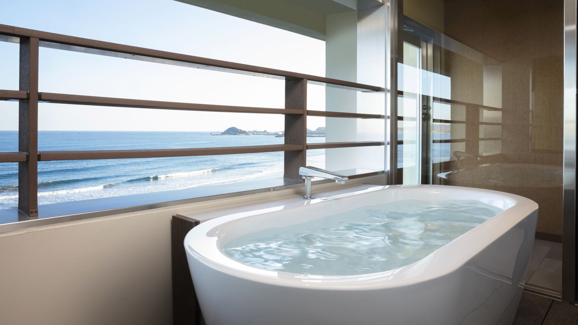 5th floor premium deluxe bathtub with open-air bath