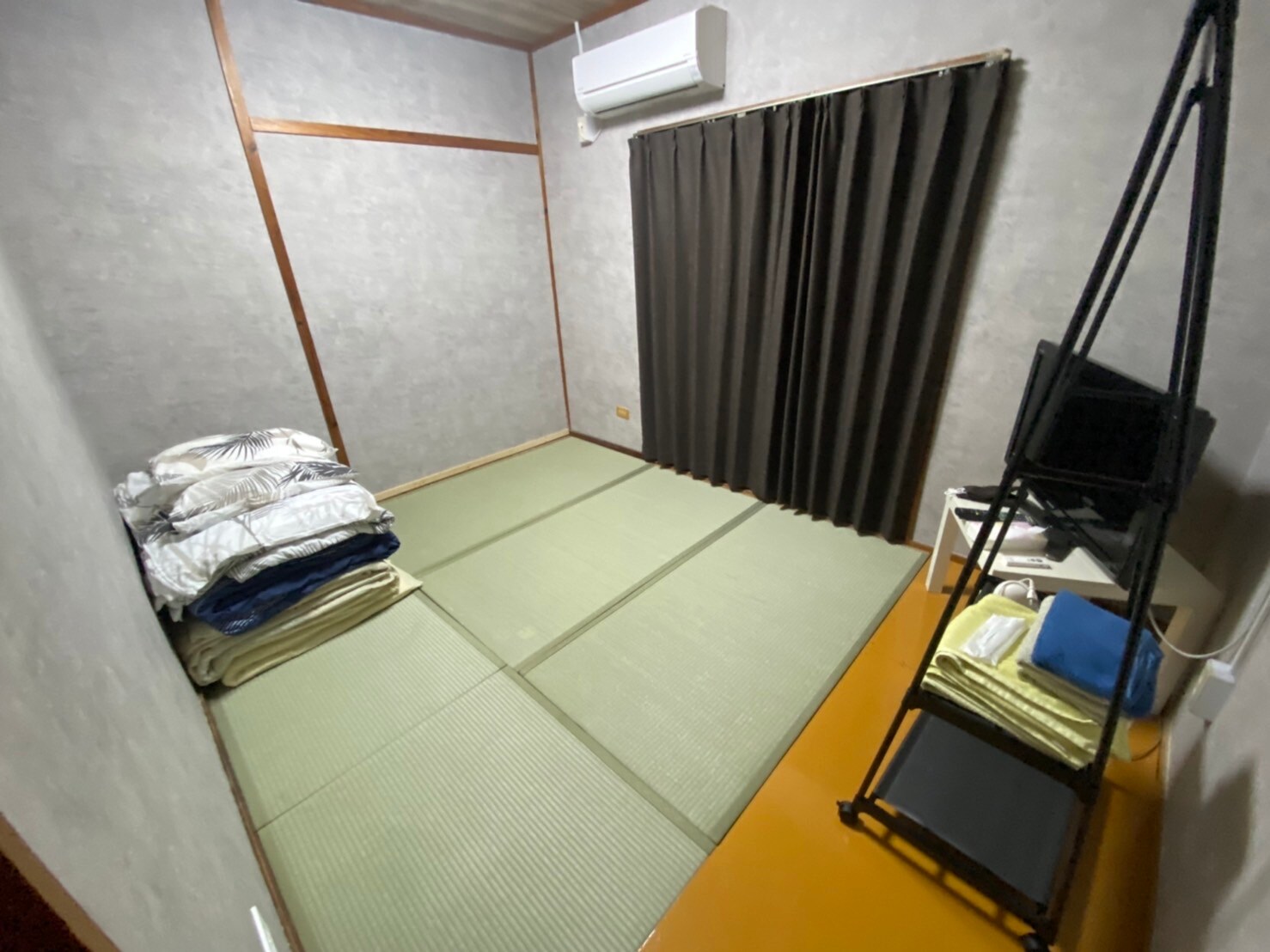 Japanese-style room