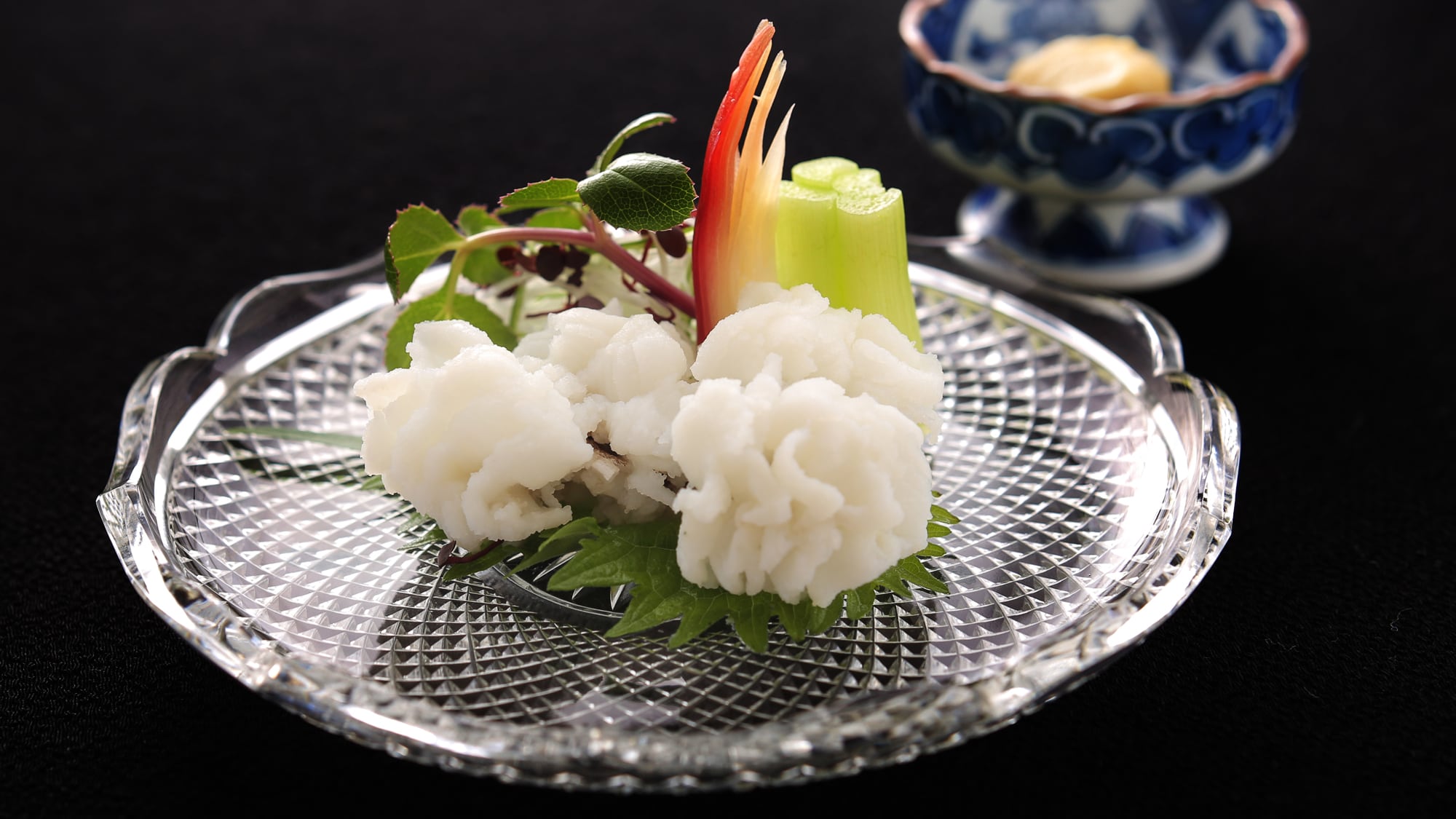 【夏日優雅餐】主菜：蒸星鰻、醋味噌、針葉蔬菜（茗荷、生薑、蔥、紫蘇葉、紅虎杖）、粗黃瓜、防風蘿蔔、蓮藕