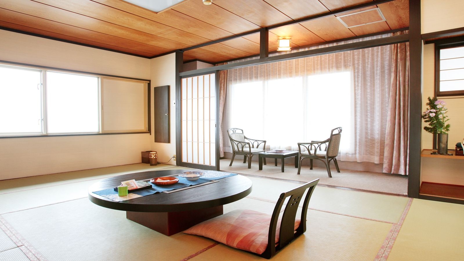Japanese-style room with 12 tatami mats (example)