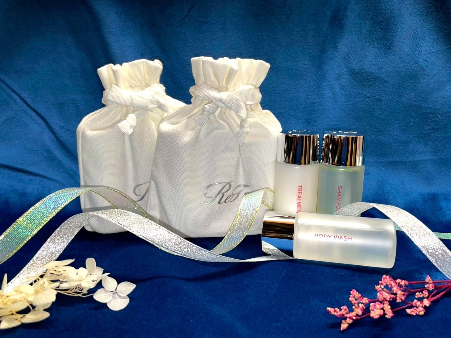 테이크 아웃 용 ReFa 뷰 테크 시리즈 미니 보틀 세트 파우치를 선물!