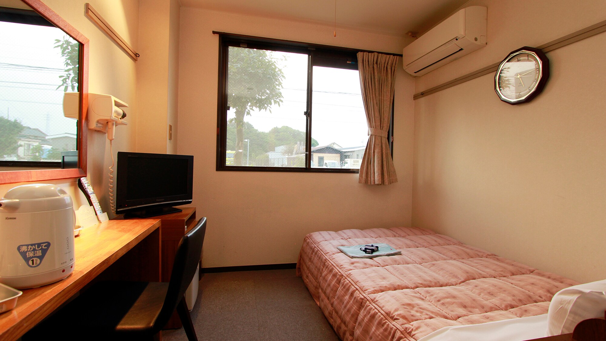 Room: Western-style room (with bathroom and toilet)