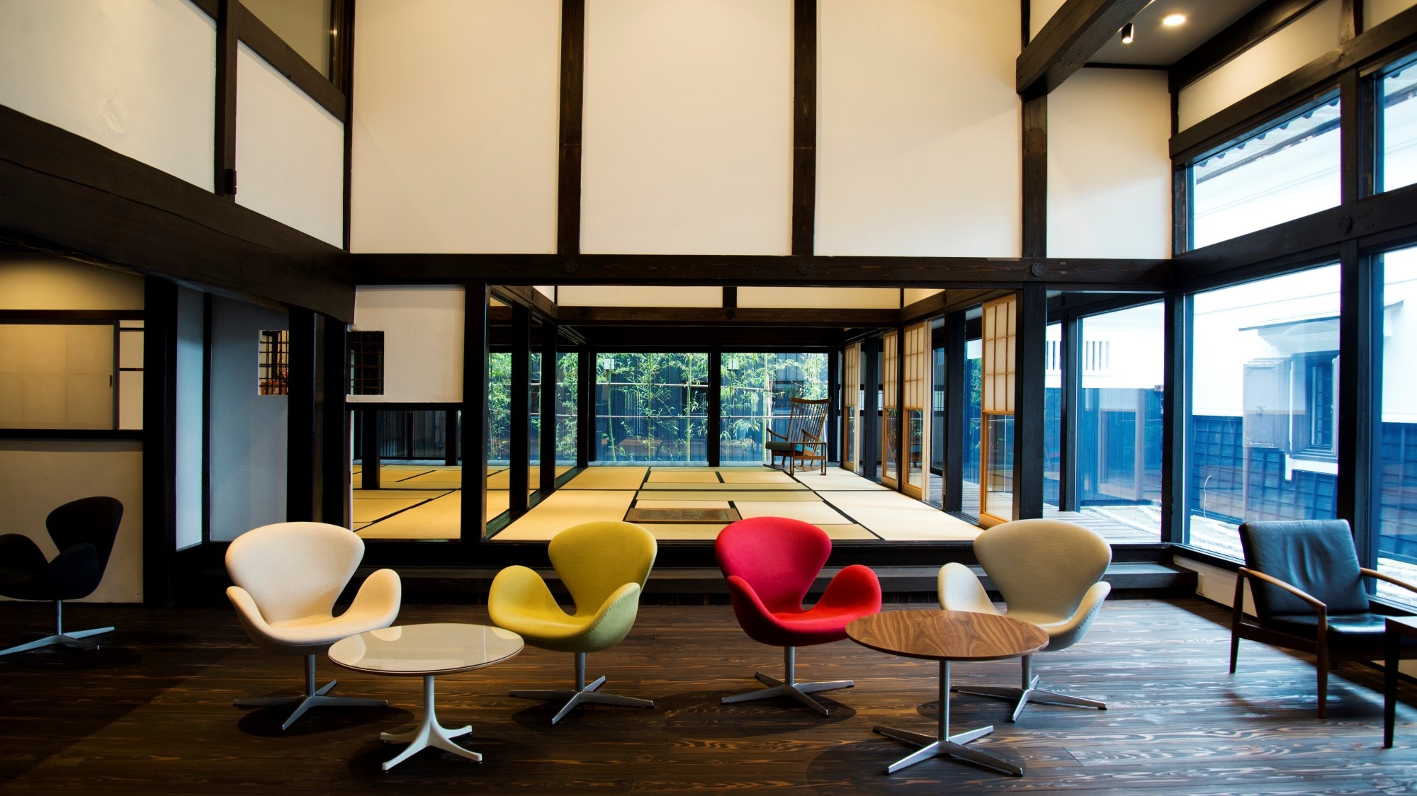 [Lobby Lounge "1916"] The 350-year-old Uesugi feudal clan Oshoya's bent house was relocated and checked in in a modern space.