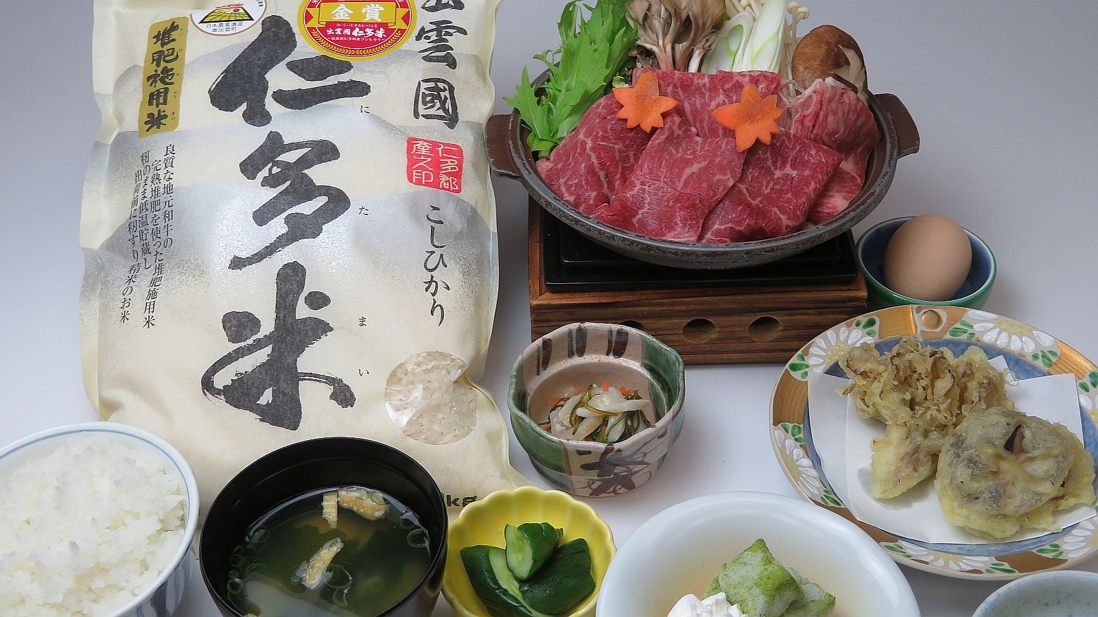 Cơm Nitama và thịt bò nội địa sukiyaki