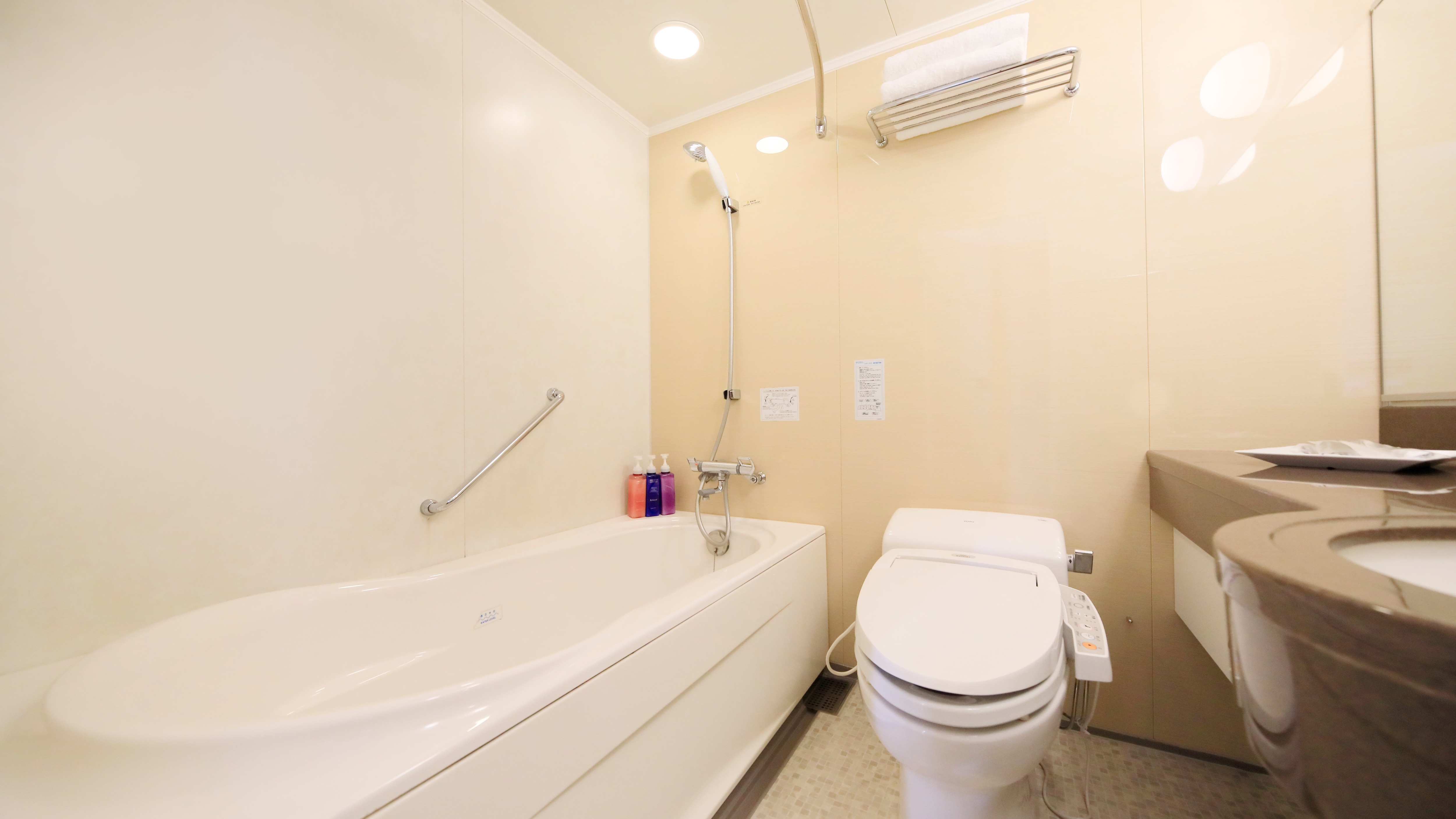 Bathroom: Superior twin, Premier twin