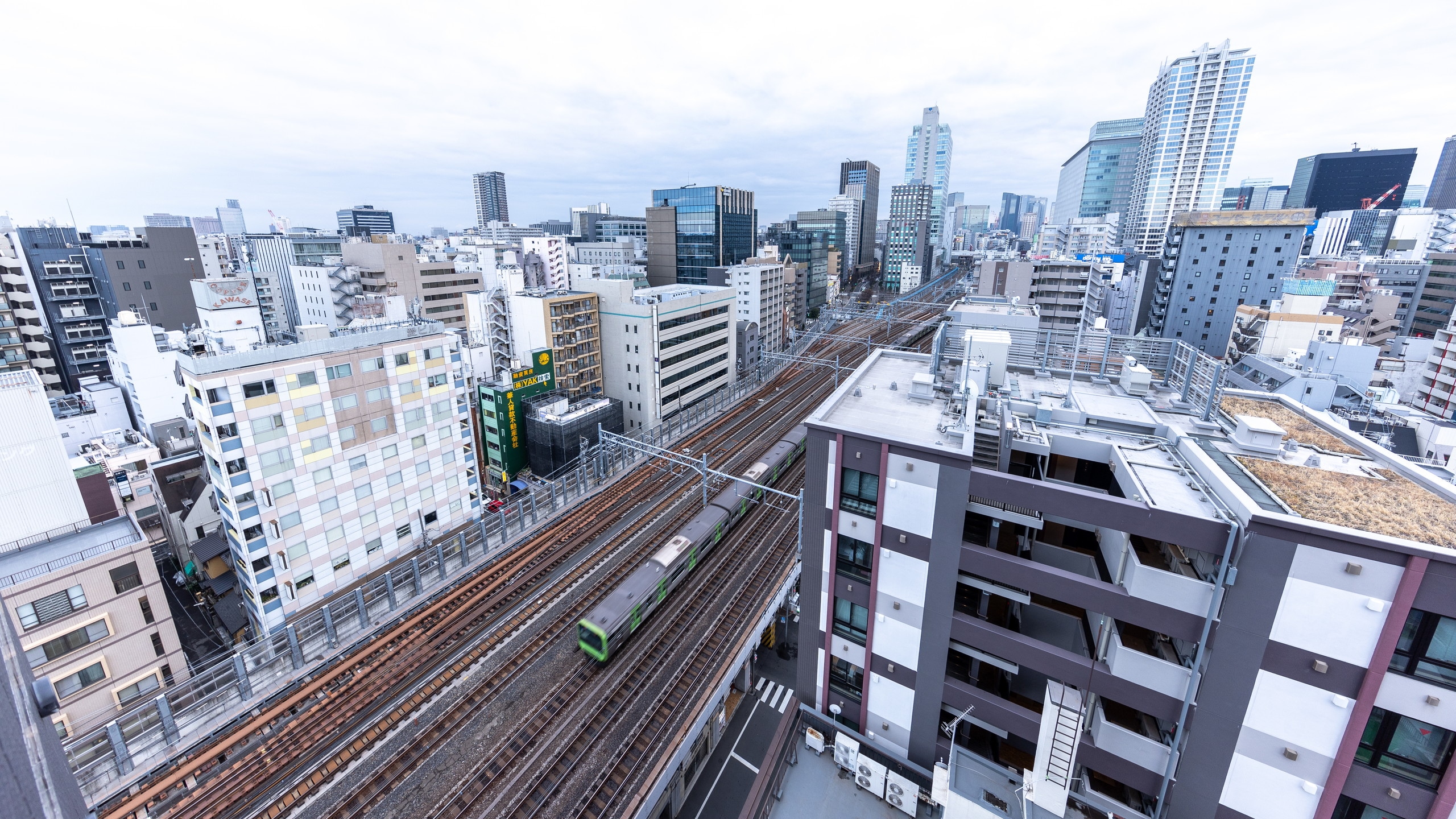 Train view room (towards Akihabara)