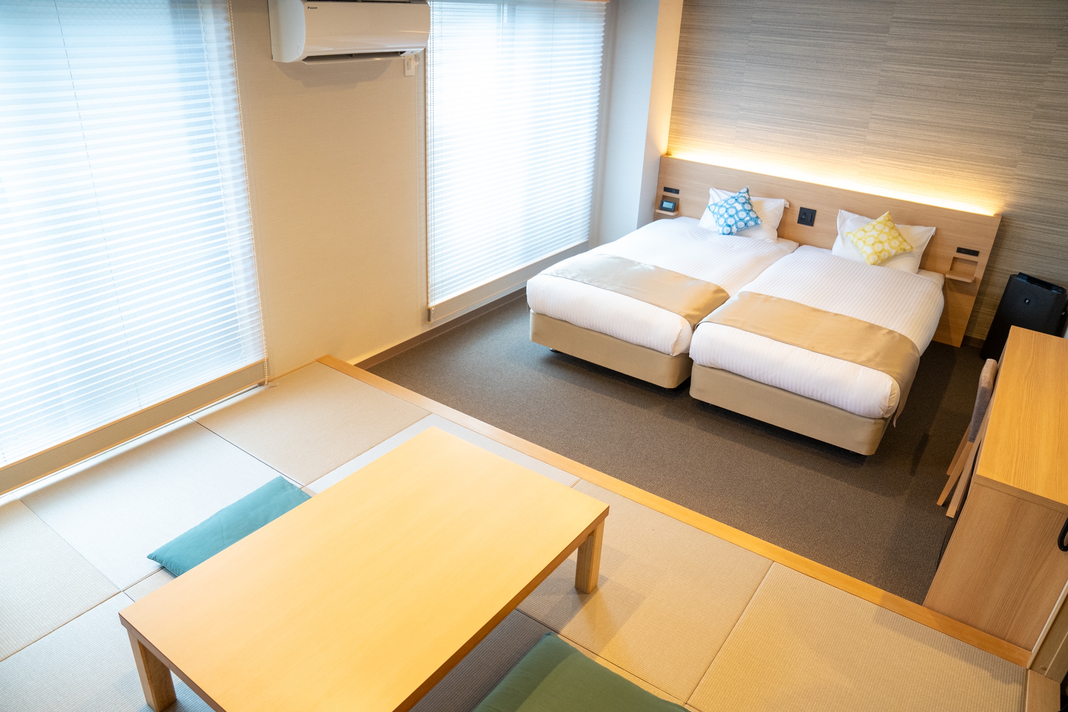 [Non-smoking] Japanese-Western room for 1-4 people