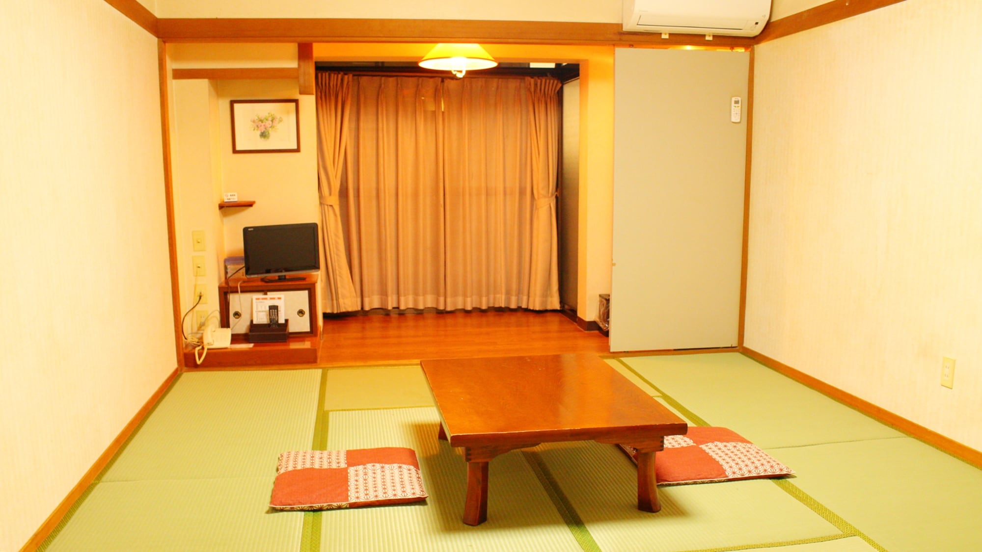 * [Example of guest room] Japanese-style room 10 tatami mats (with bath and toilet)