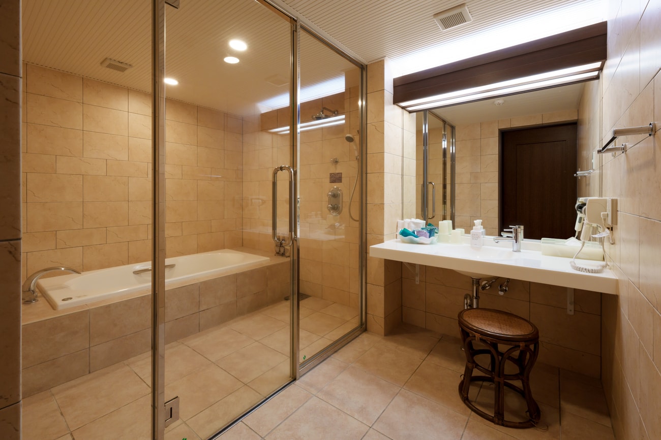 Bathroom/Ocean's Wing