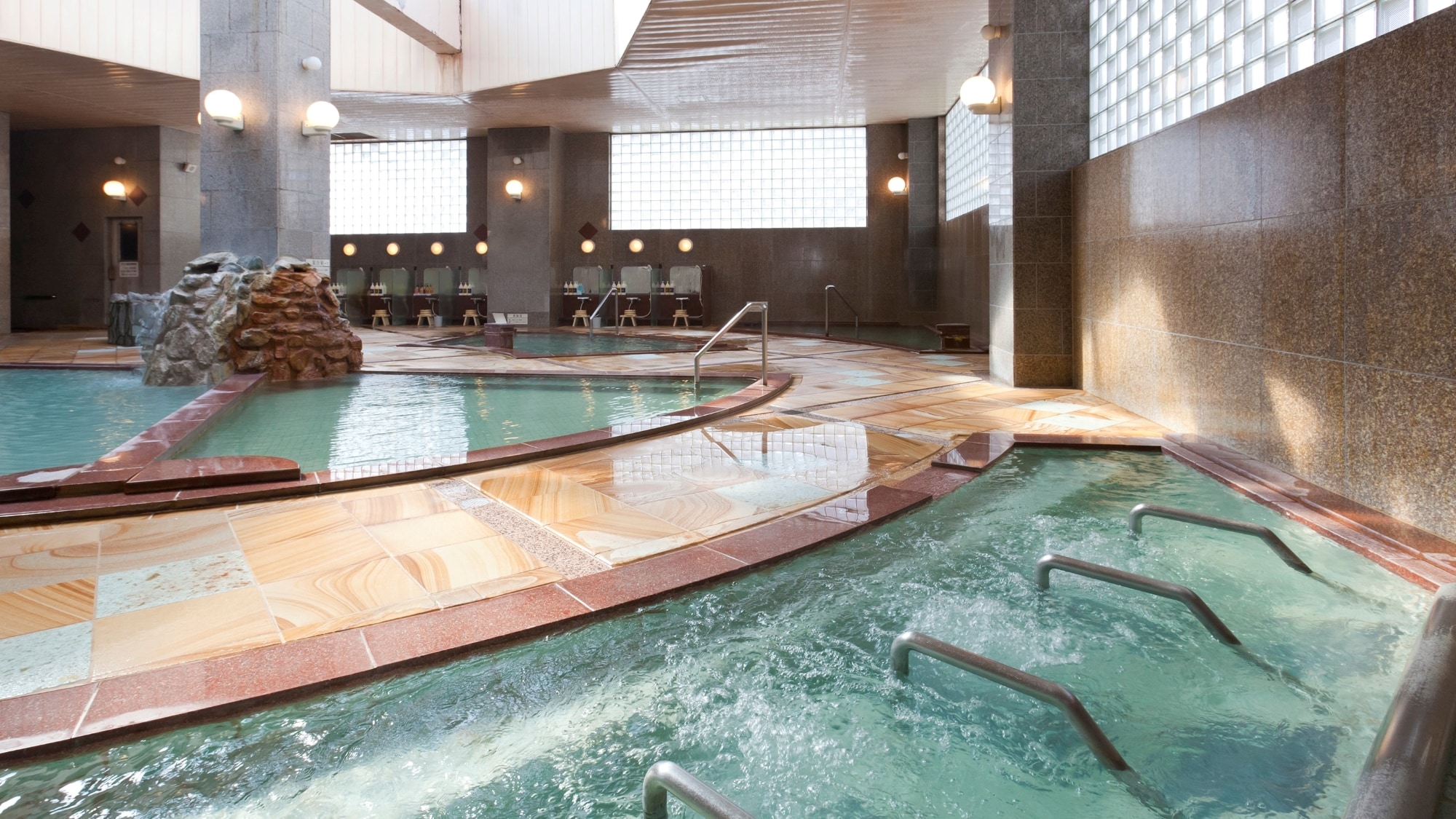 Large communal bath, Vibra image