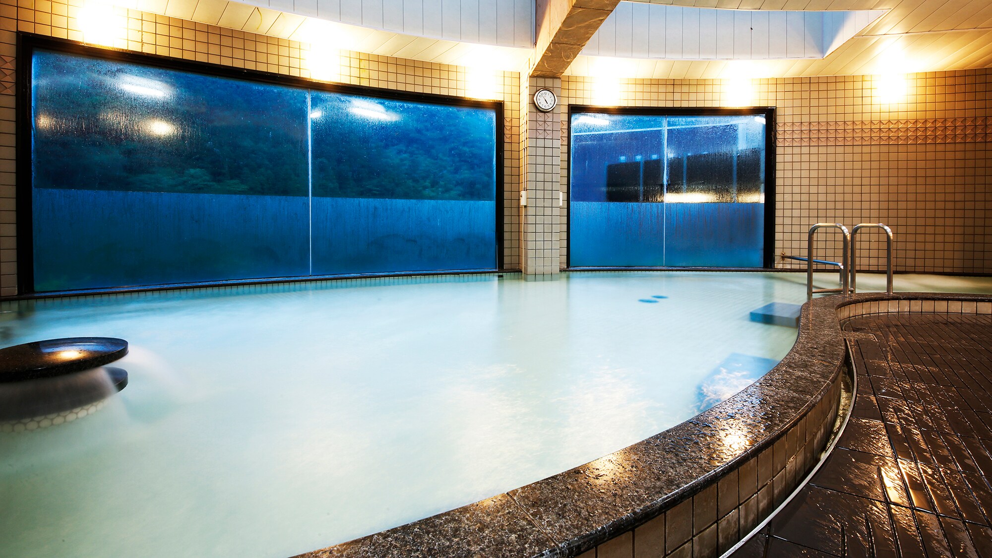 [Large public bath] Enjoy the spacious bath