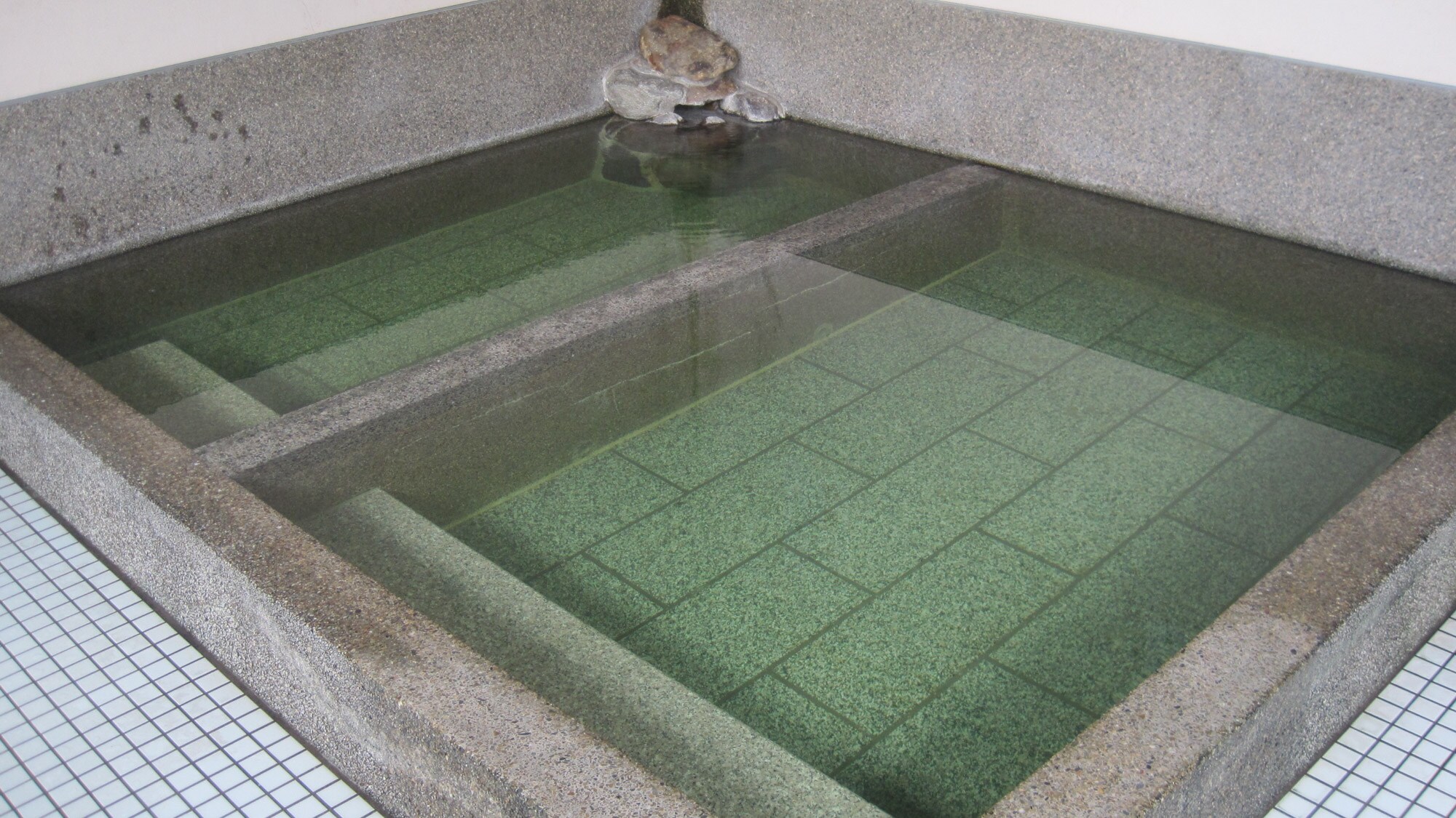 ※[浴池] 浴池有微热水、微温水两种。