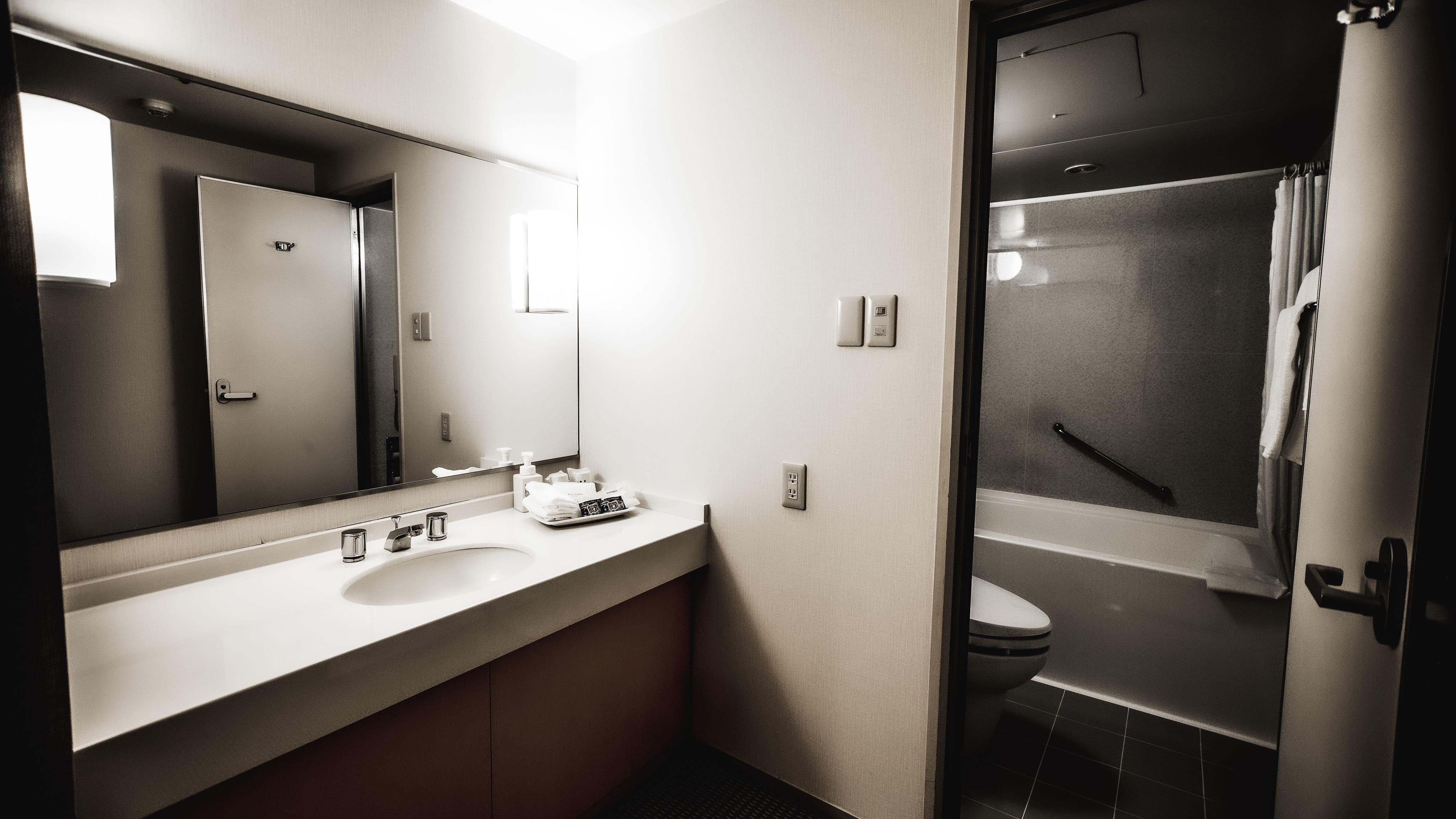 Twin/double bathroom