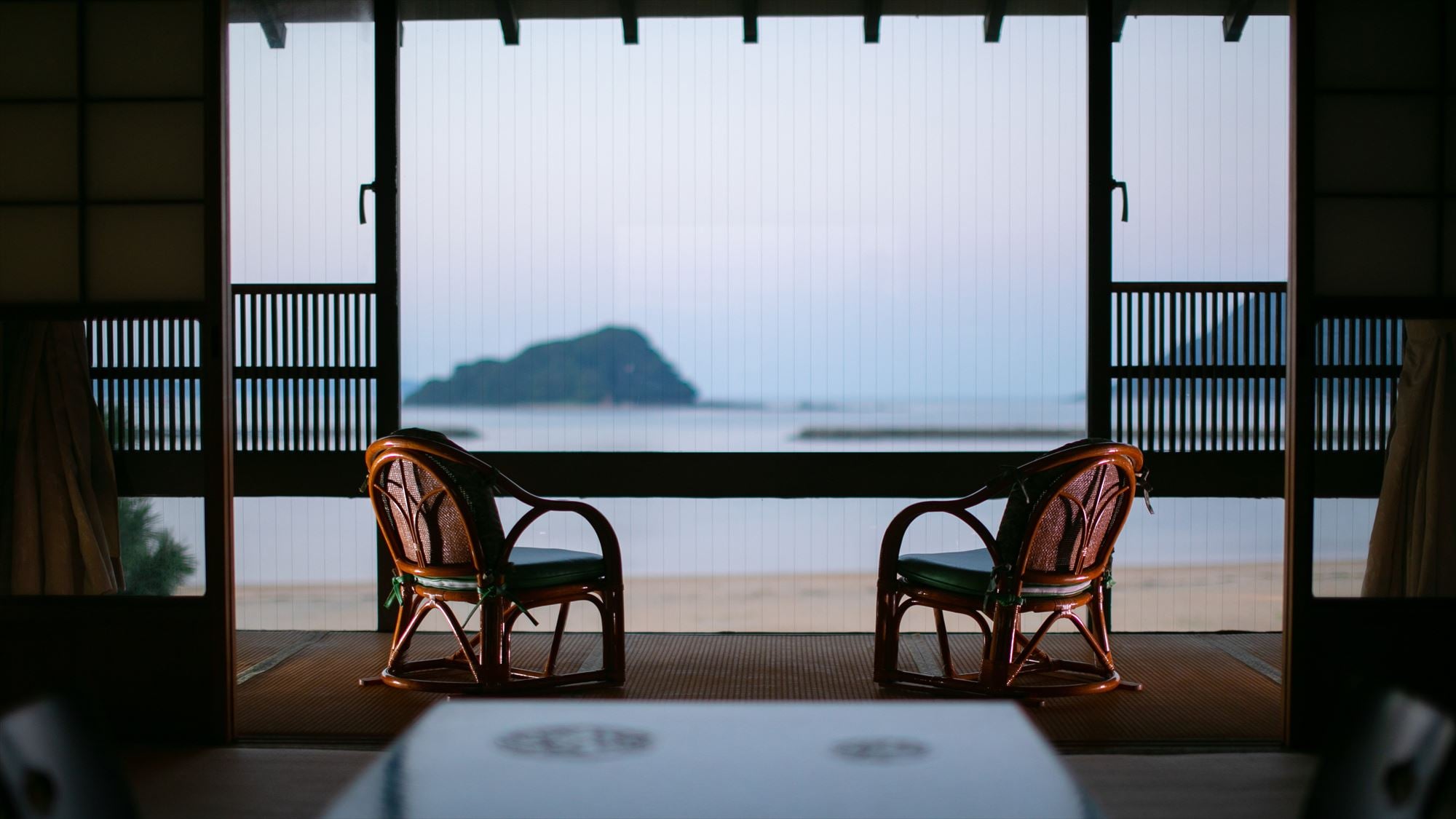 Cảnh biển nhìn từ phòng phía tây
