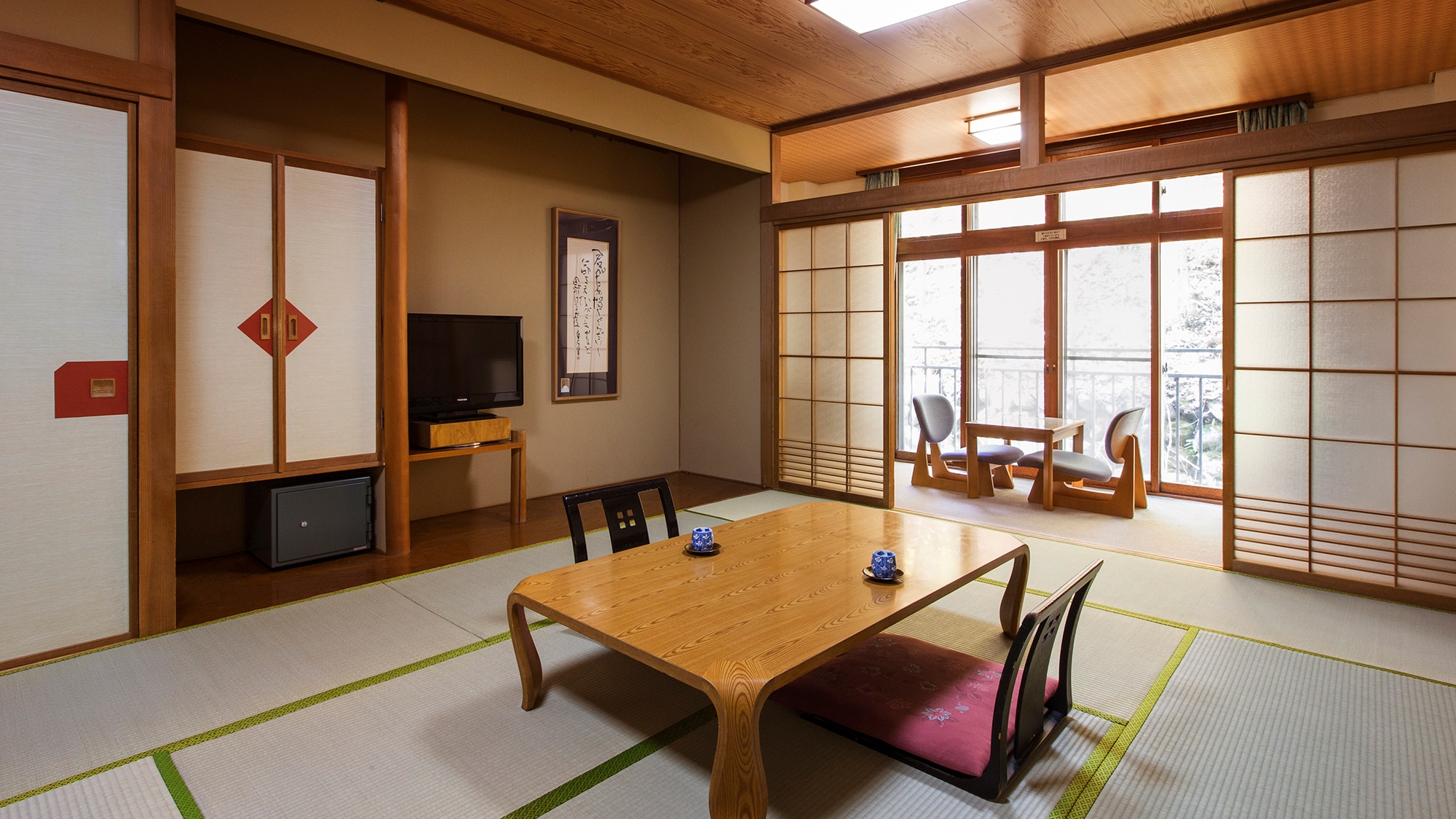【일본식 방】기타유자와의 자연이 창문에 펼쳐지는 일본식 방은 12 다다미, 느긋하게 편히 쉴 수 있습니다.