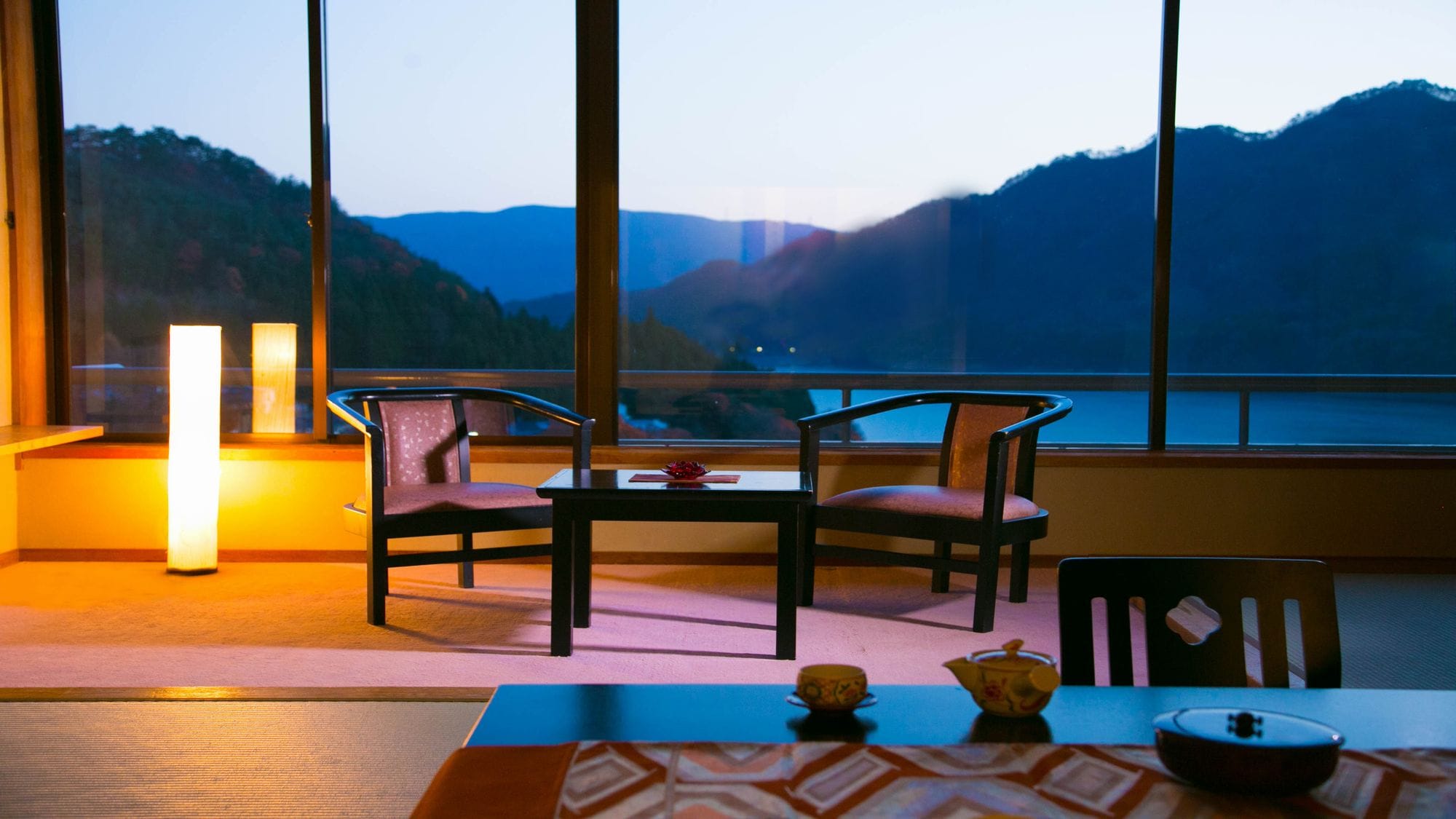 Kamar besar bergaya Jepang 14 tikar tatami Tepi danau