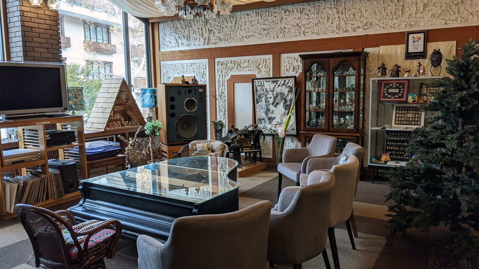 【大廳】展示來自世界各地的音樂人偶。