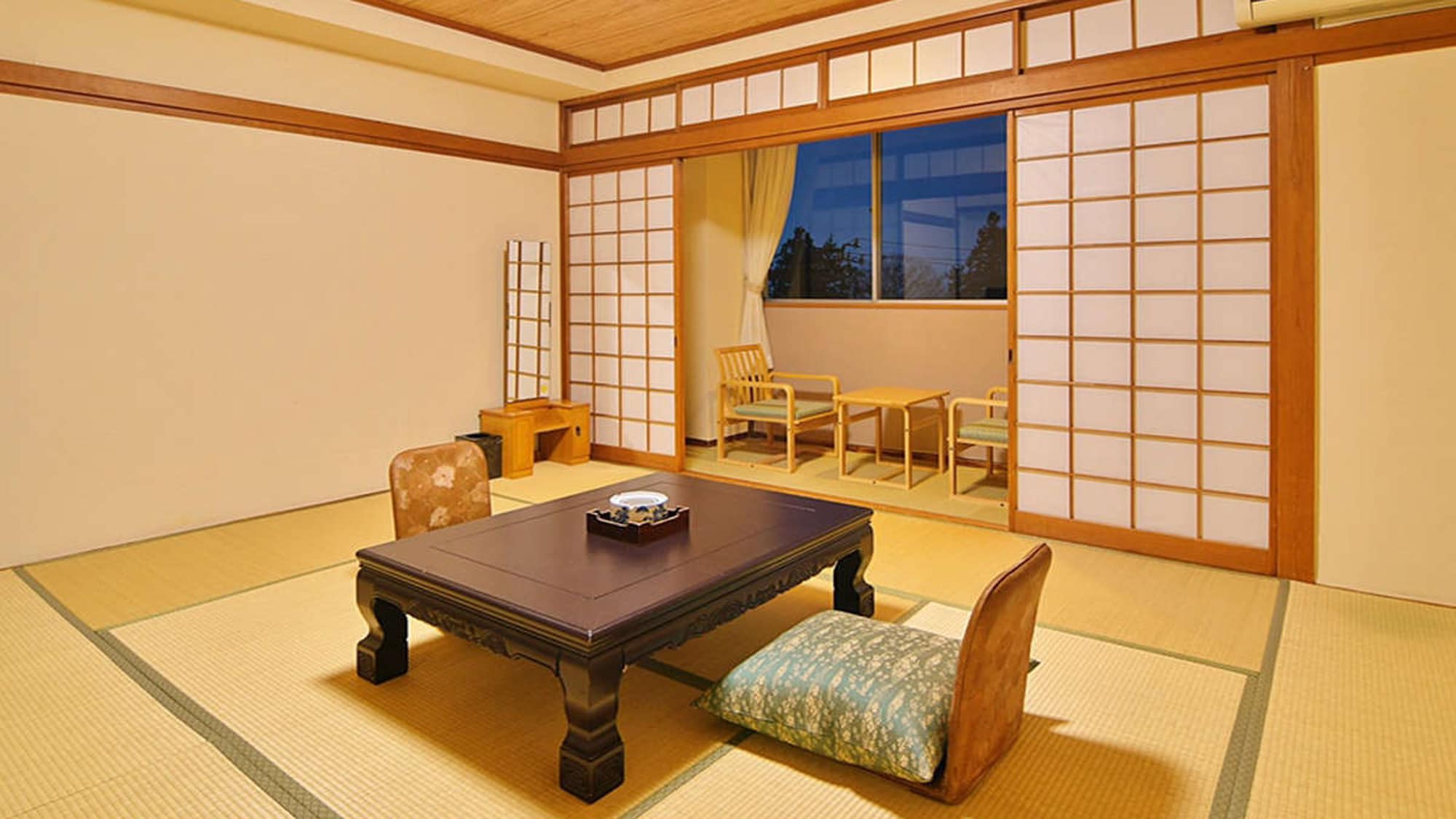 10张榻榻米的日式房间示例