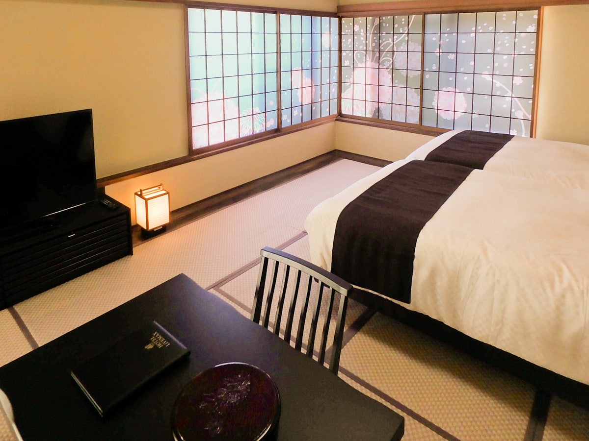 [Japanese modern suite] 55 square meters Shigaraki ware open-air bath
