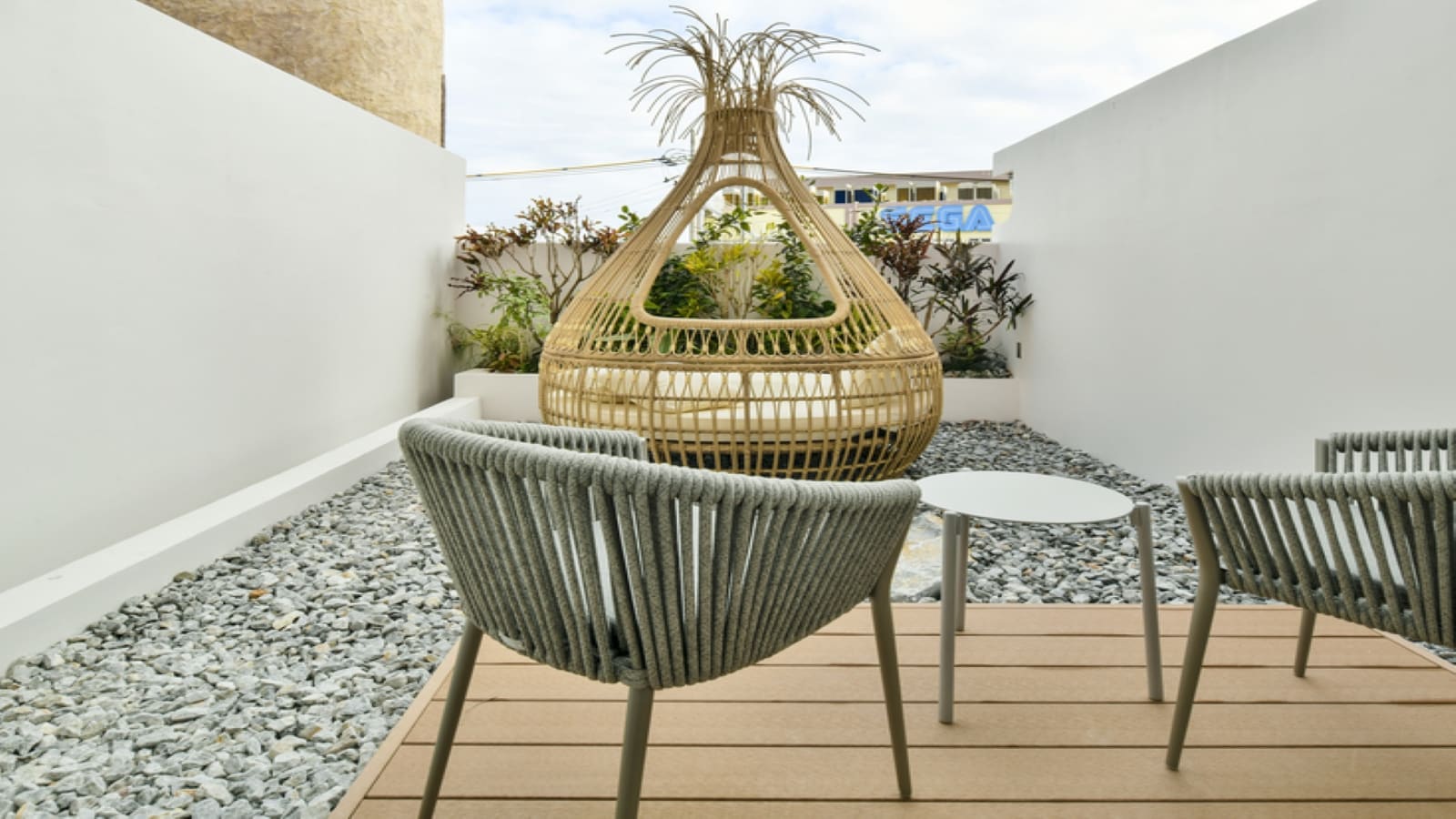 Main Building｜Superior Garden Room A room with a spacious garden balcony (16㎡)