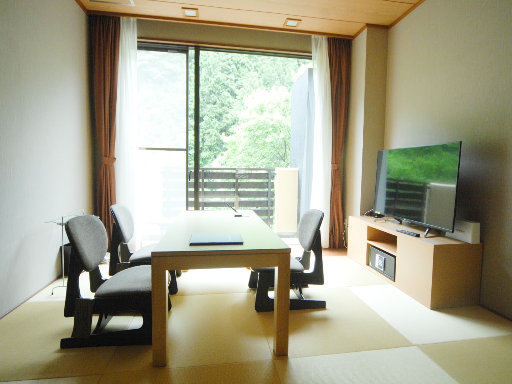 Japanese-style room (up to 3 people)