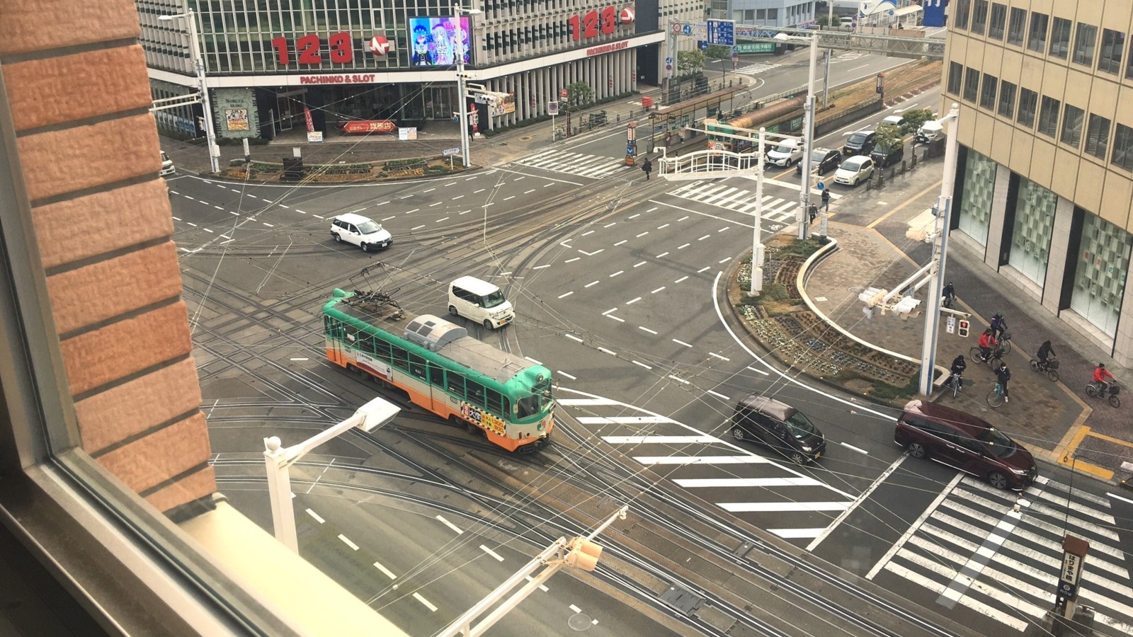 とさでん電車（お部屋からのイメージ）