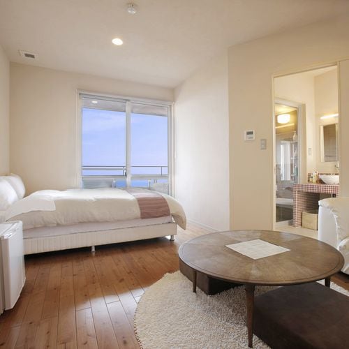 Popular with couples in their 20s! "Sakura" is a cute guest room with an open-air bath.