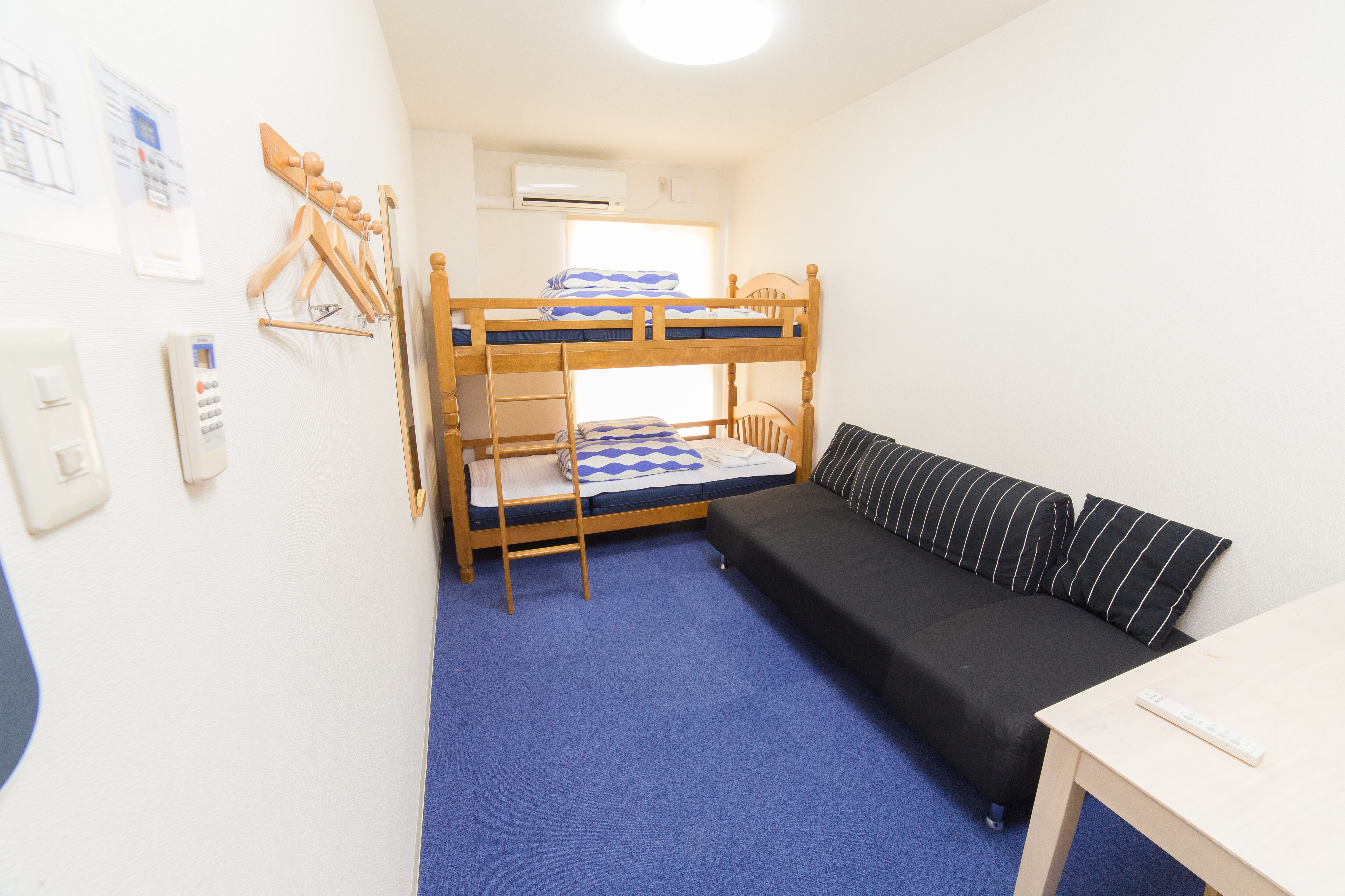 Twin room with sofa