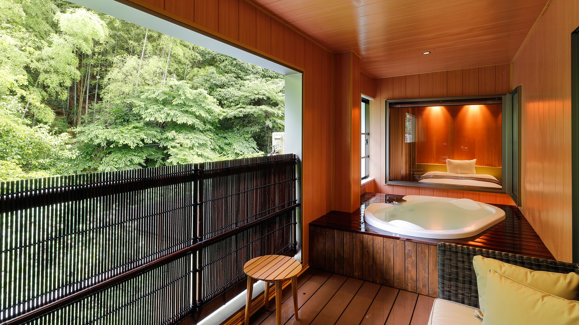 [Starry Sparkle] There is also a sofa on the terrace next to the open-air guest room.