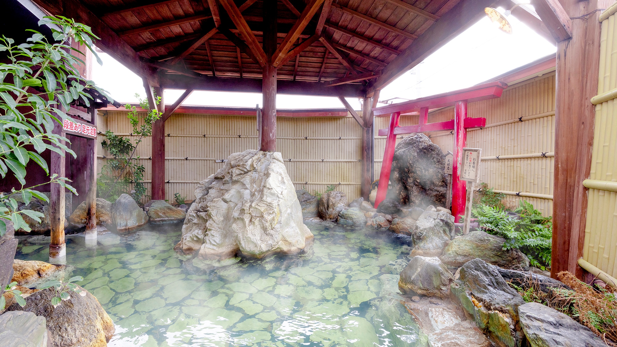 [Large bath] Open-air bath