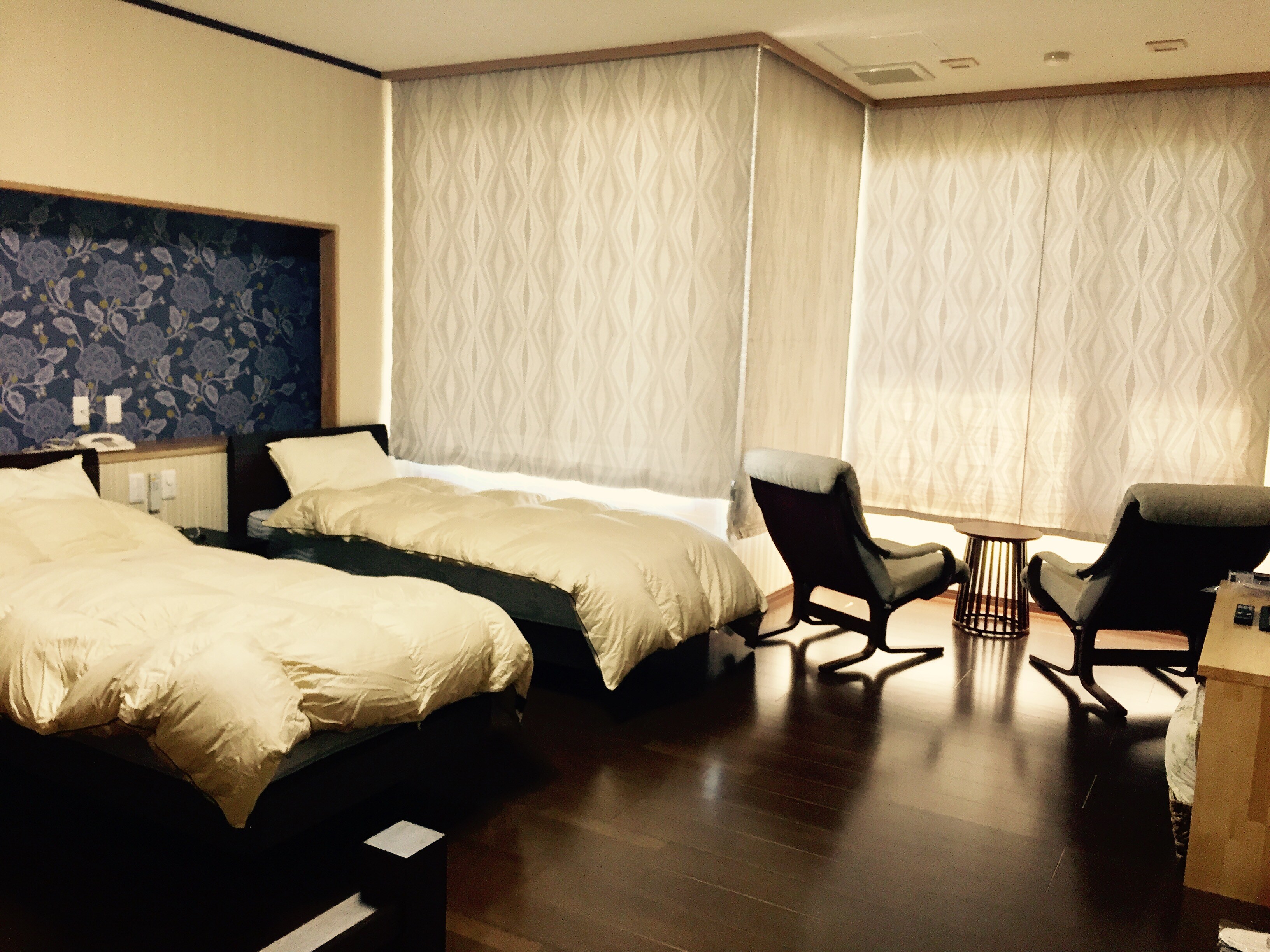 2 Western-style twin rooms with unit bath