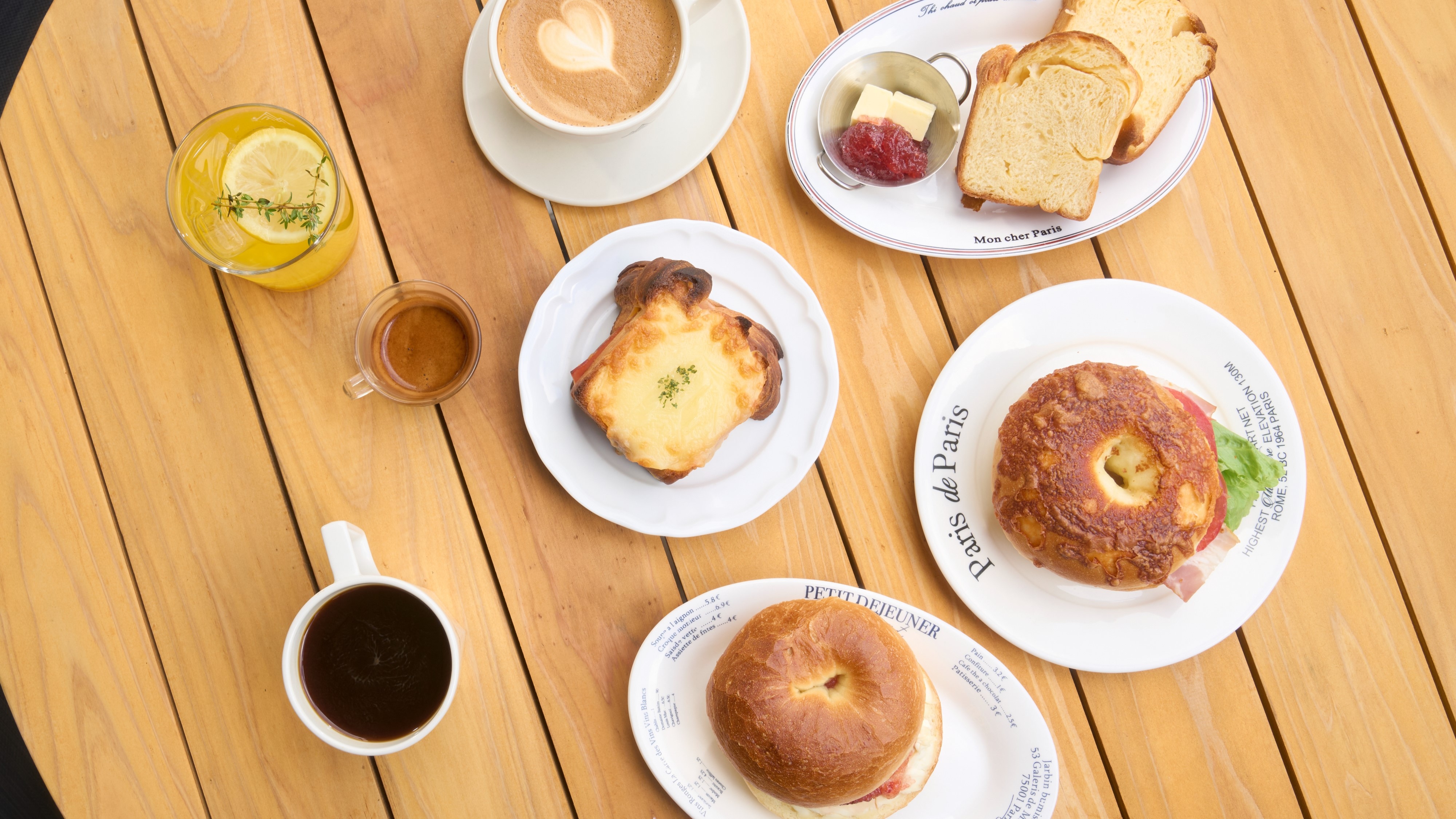 อาหารเช้า : เลือกขนมปัง 1 ชนิด และเครื่องดื่ม 1 แก้ว