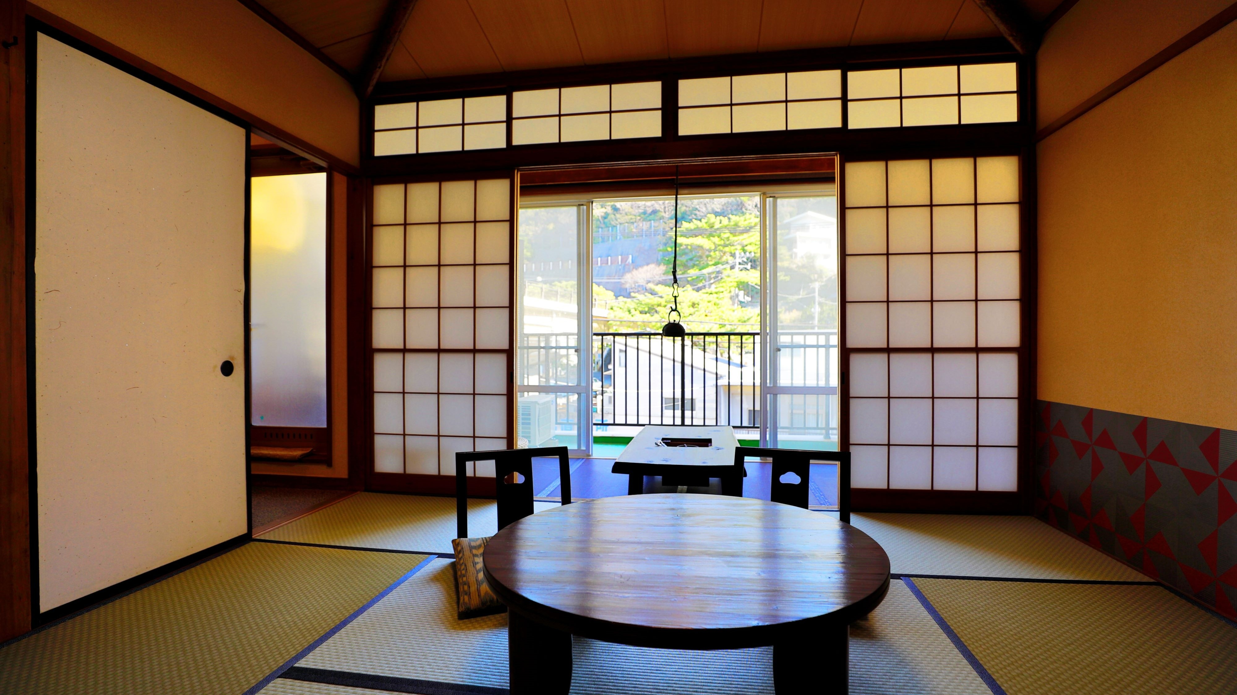 An 8-tatami room with an open-air bath on the river side. The river flows right in front of you, and time passes slowly.