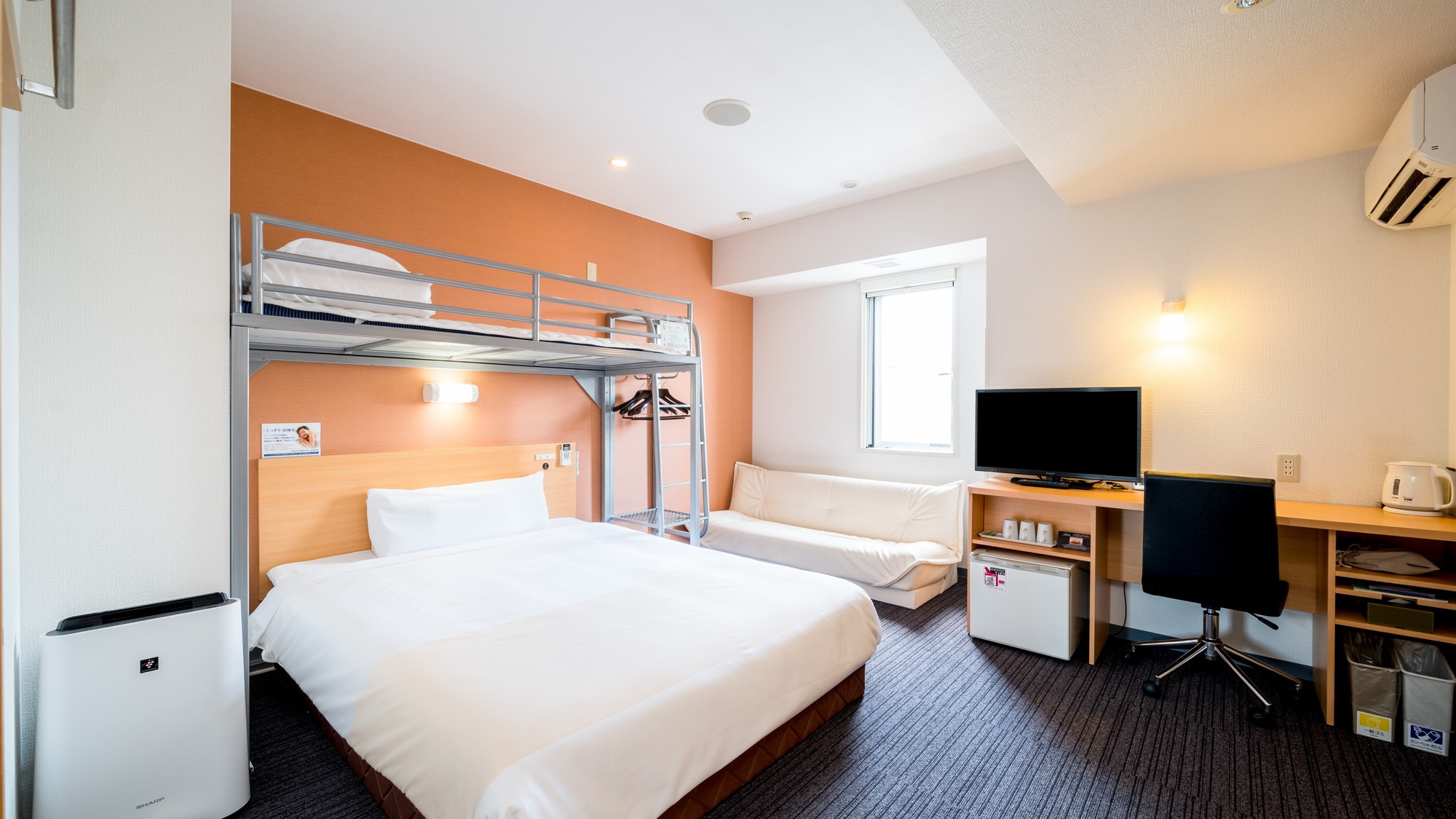 This room is also wheelchair accessible.