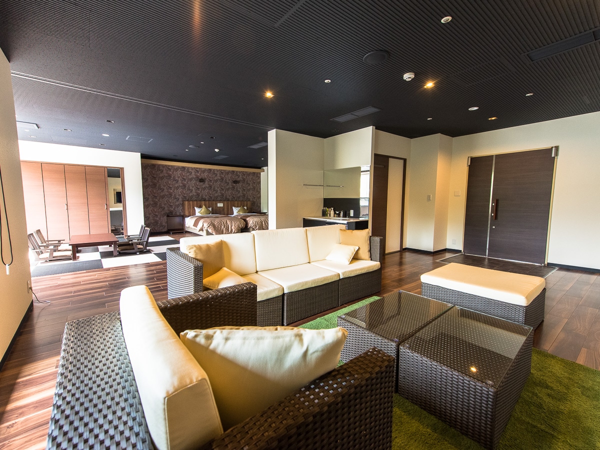 [Premium Suite] 90 square meters + private terrace 10 square meters, Shigaraki ware open-air bath