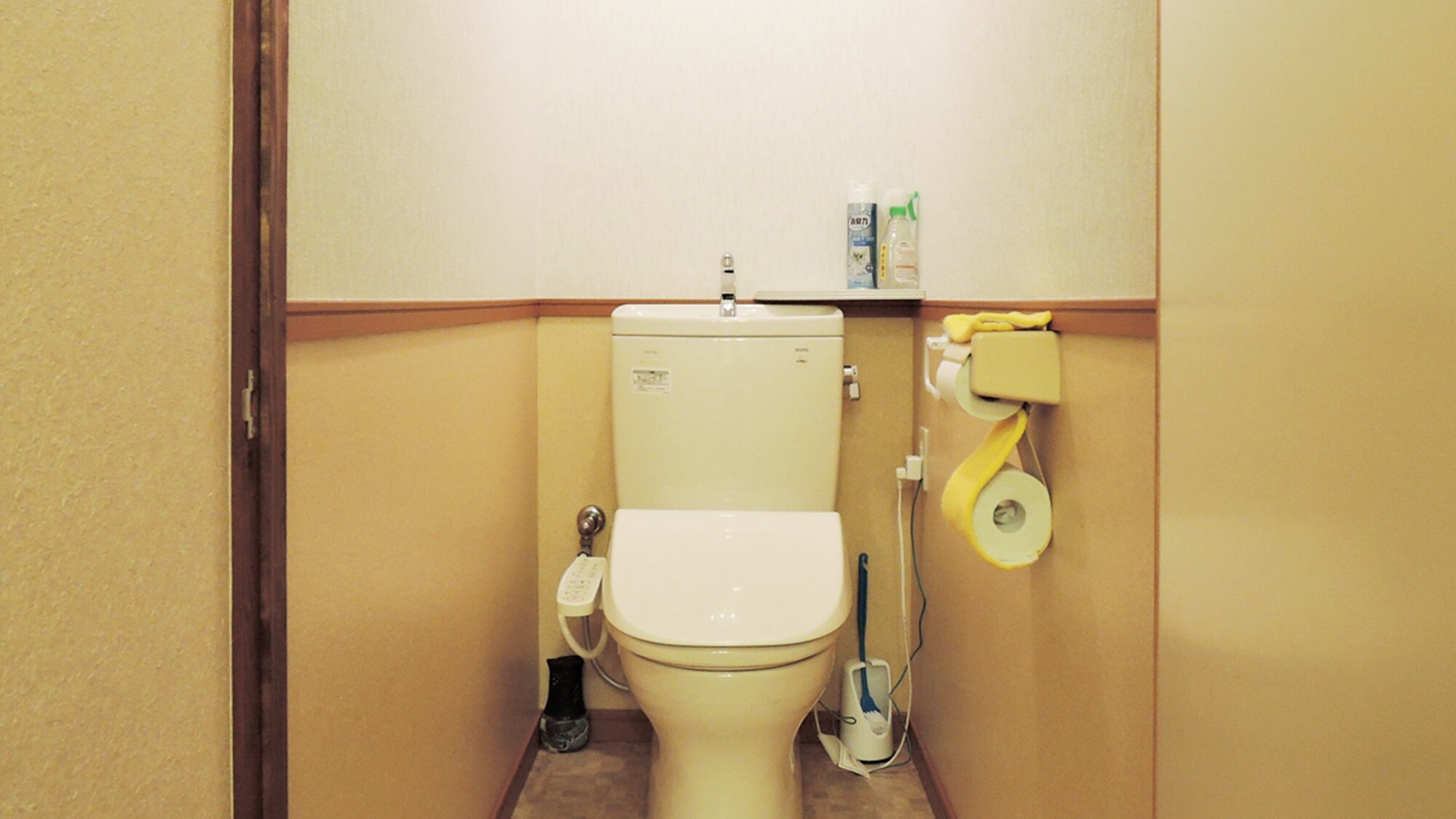* Example of Japanese-style room with 10 tatami mats / 10 tatami mat type has a toilet in the room. It also has a cleaning function.