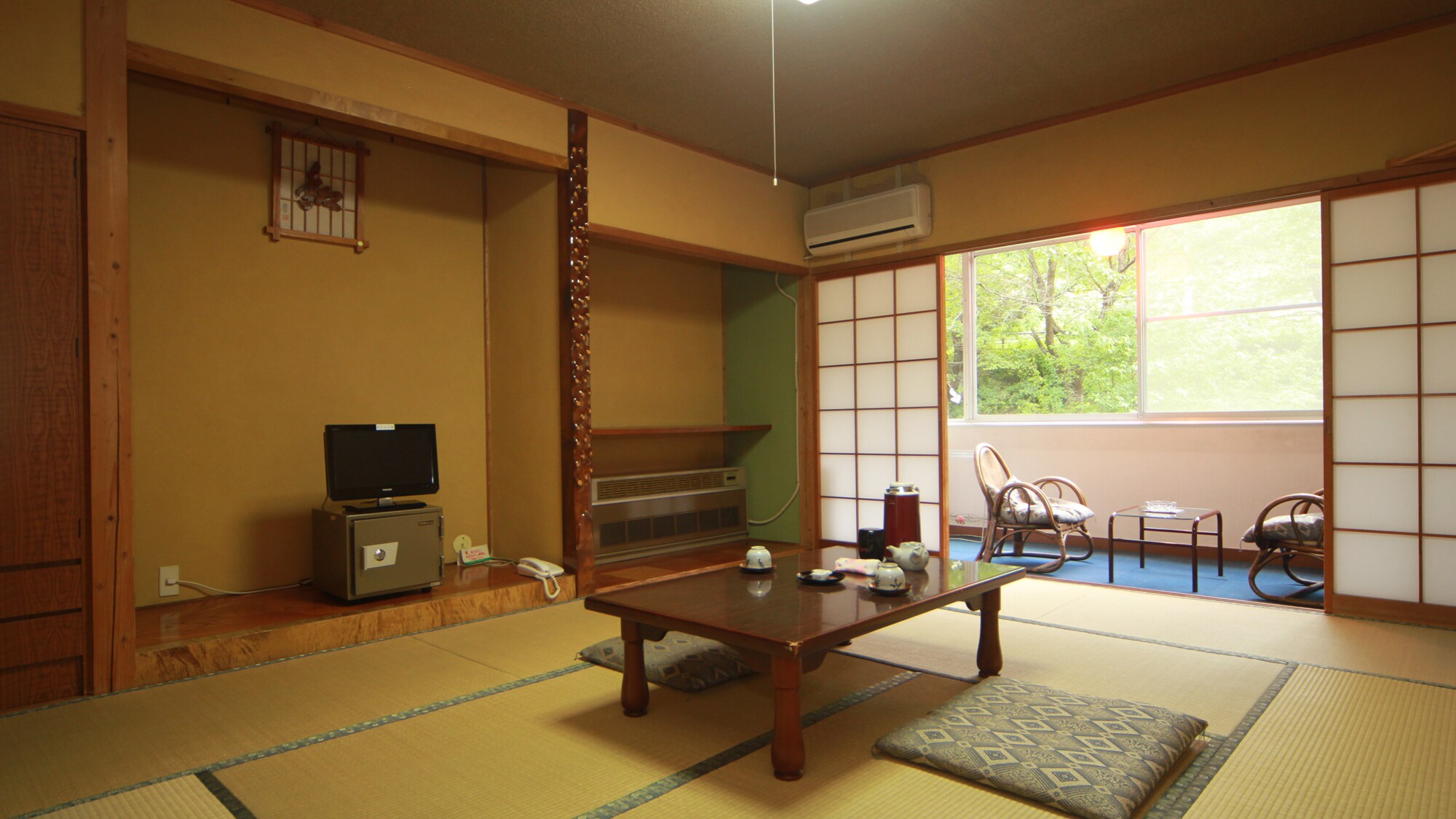 #Kamar Jepang dengan pemandangan kereta api (10 tikar tatami) Nikmati waktu bersantai sambil menyaksikan Kereta Api Aizu
