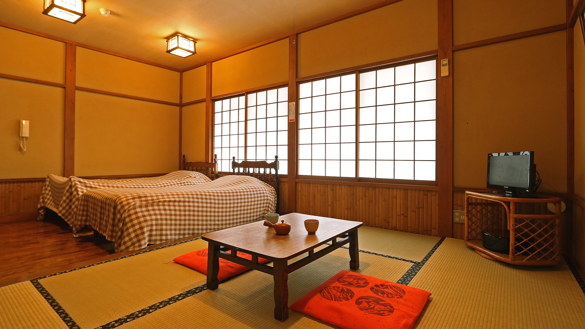 Example of guest room ◆ Japanese-Western style room *Room type will be decided by the hotel. Please note that you cannot specify the type.