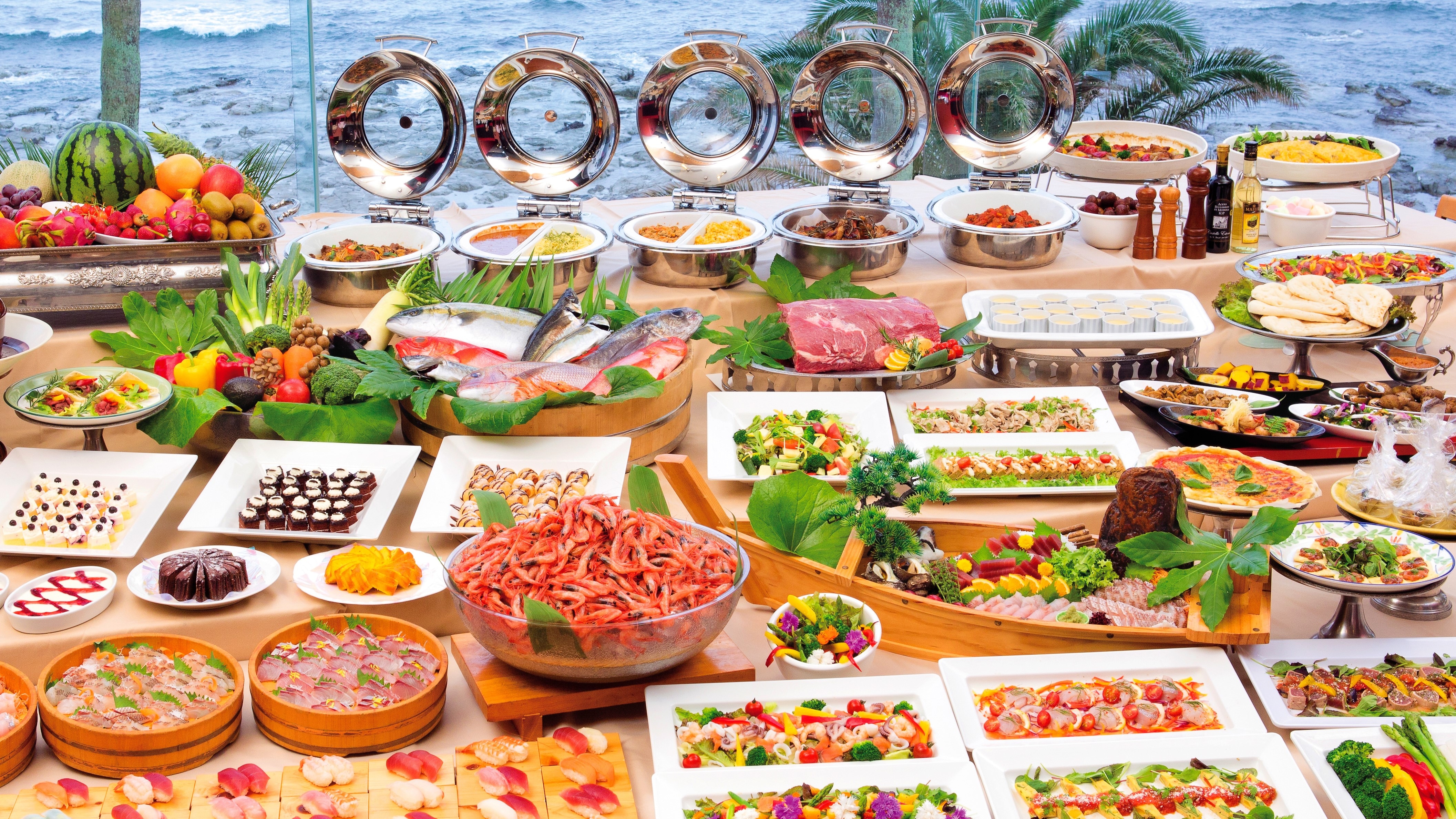 บุฟเฟ่ต์อาหารทะเลมื้อค่ำสุดคุ้มที่มีให้เลือกกว่า 50 รายการ ทั้งอาหารญี่ปุ่น ตะวันตก และจีน