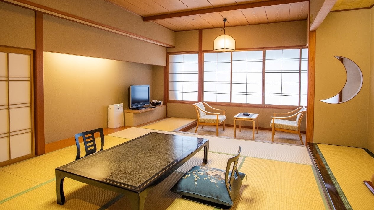 An example of a Japanese-style room with 10 tatami mats on the city side