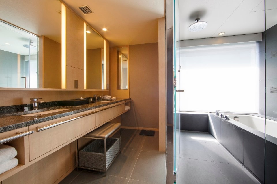 Club Premier Corner Twin Bath