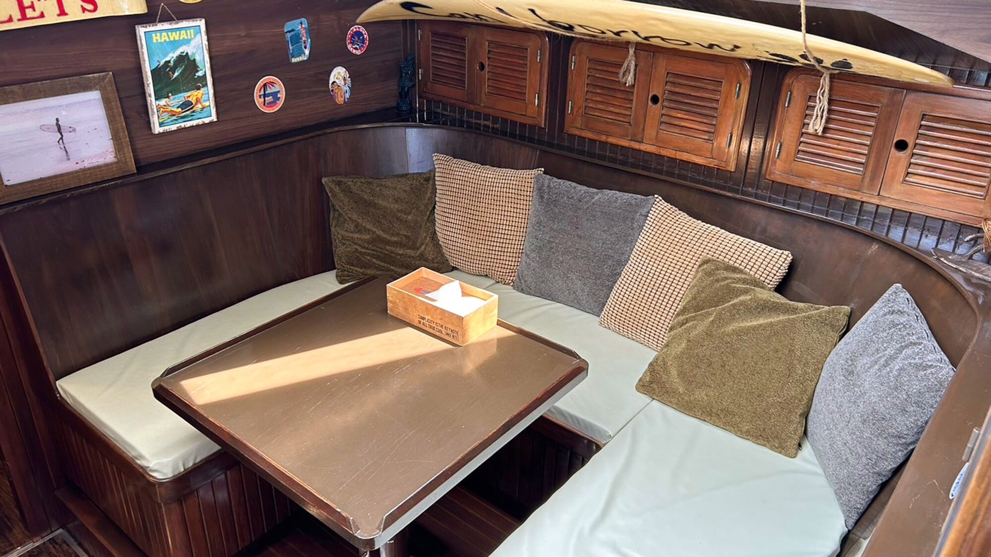 ・【巡洋艦黑珍珠】在圓形沙發上放鬆身心。即使是成年人也能享受這個豪華的空間。