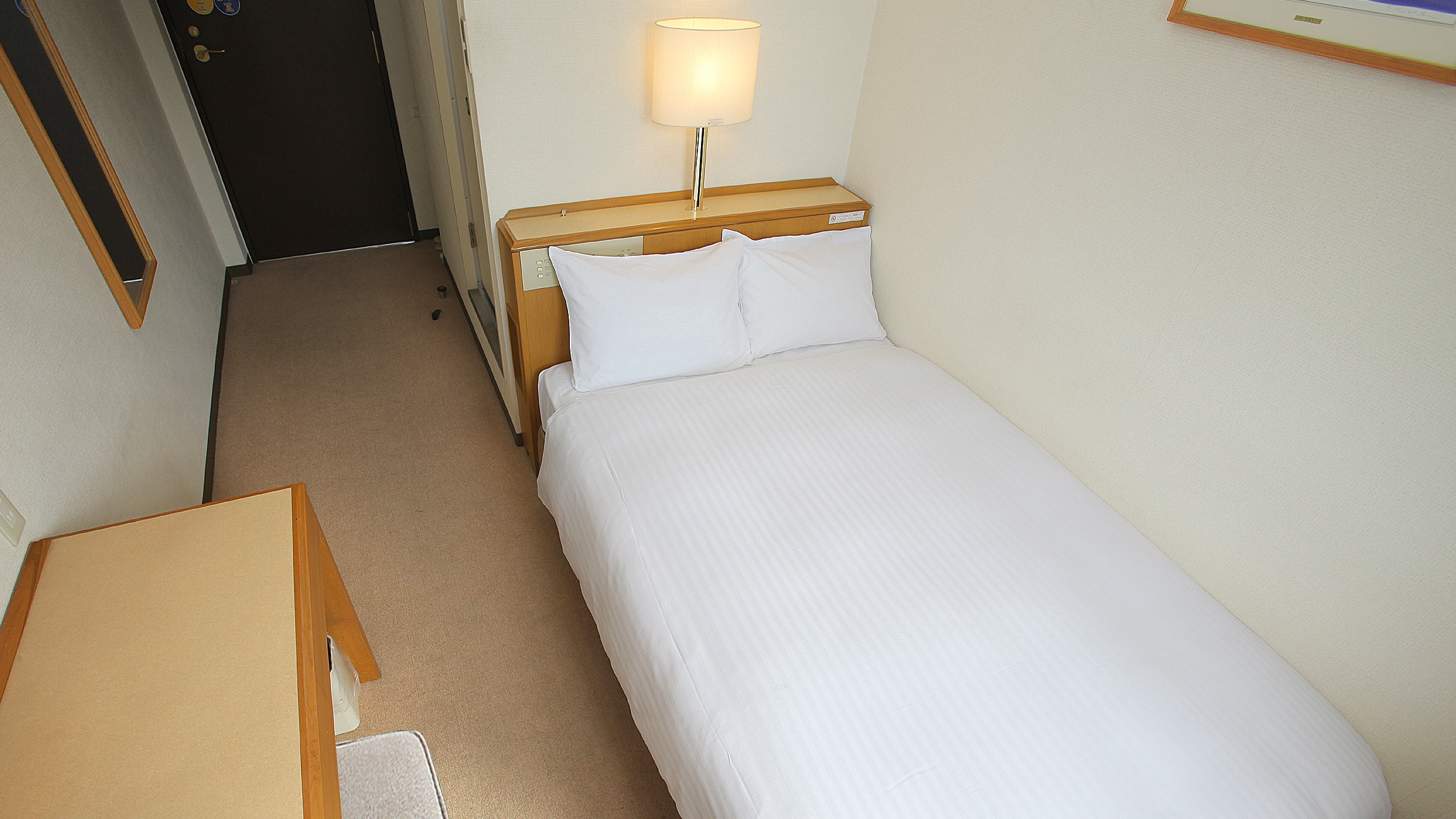 Semi-double room (single room for 2 people) ◇ Area 12㎡ ◇ 120cm wide semi-double bed ◇