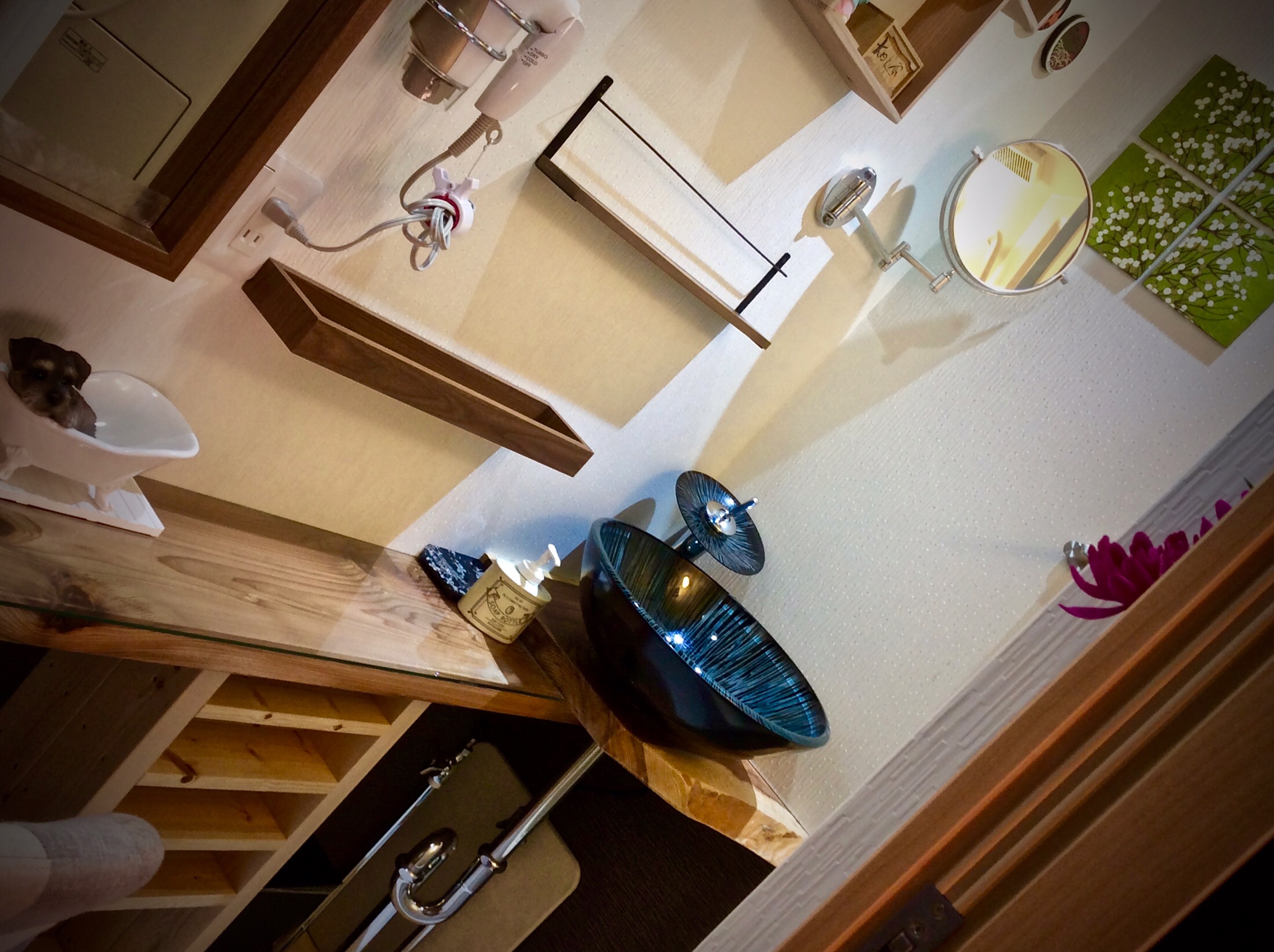 Shikkoku-Ma: Room 203: Sink and dresser: dressing room